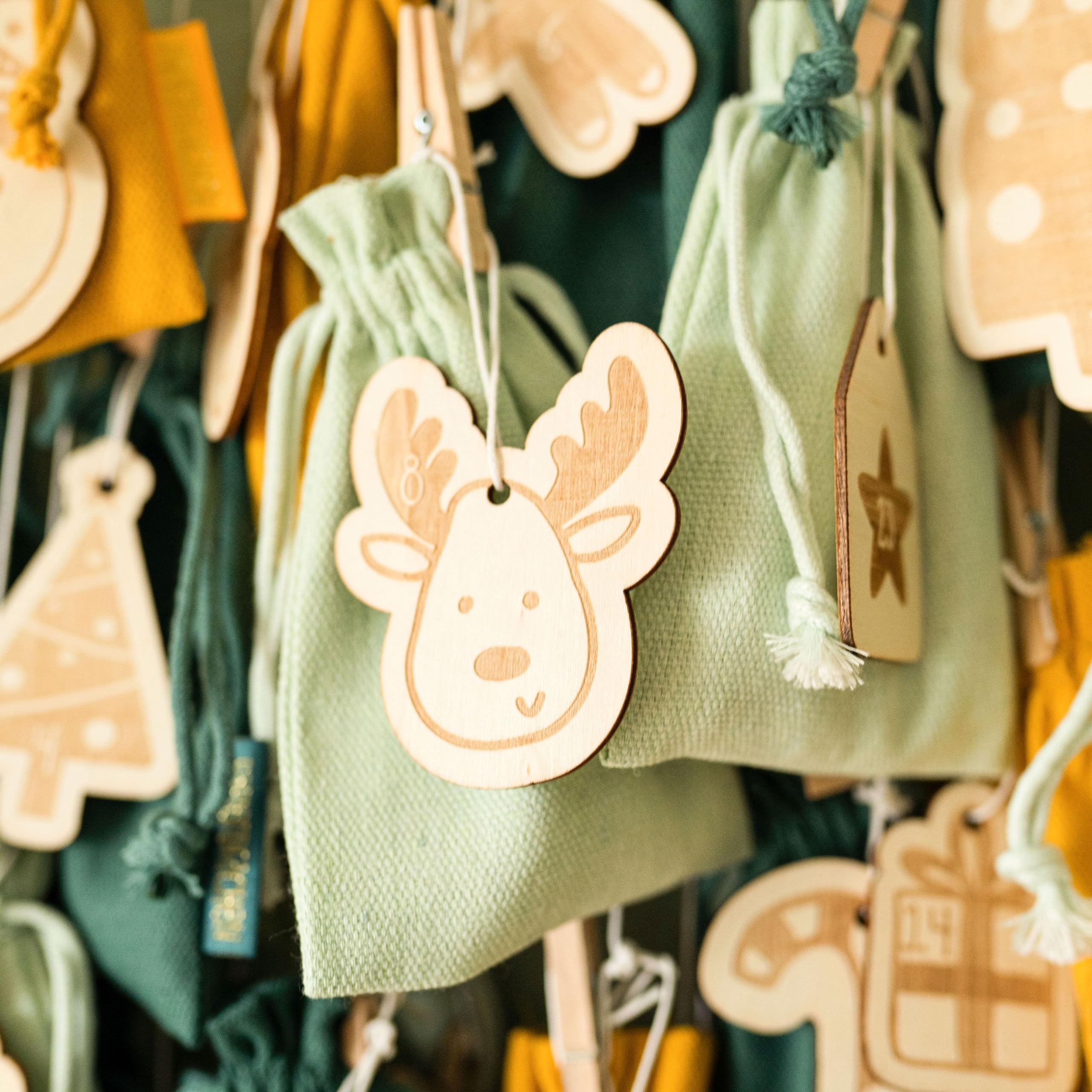 Papierdrachen 24 Advent Calendar Numbers Made of Wood with Cotton Cord, Christmas Motifs - Image 3