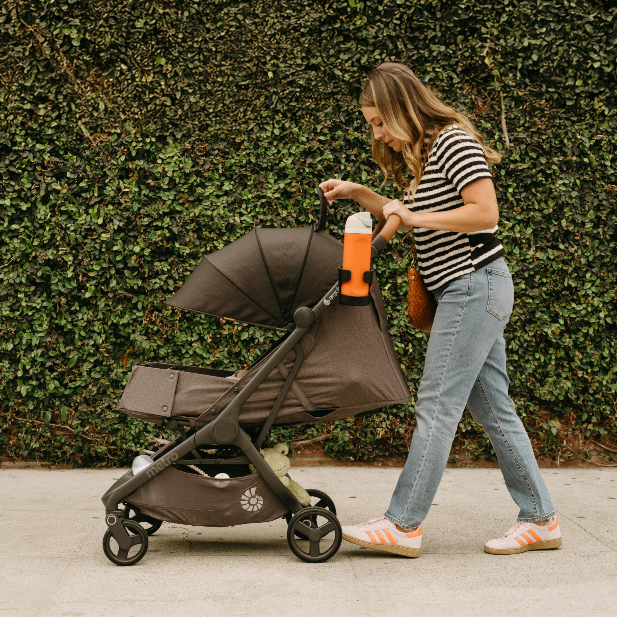 Ergobaby Metro 3 Deluxe Poussette compacte inclinable, pliage une main, compatible siège auto, Willow Green