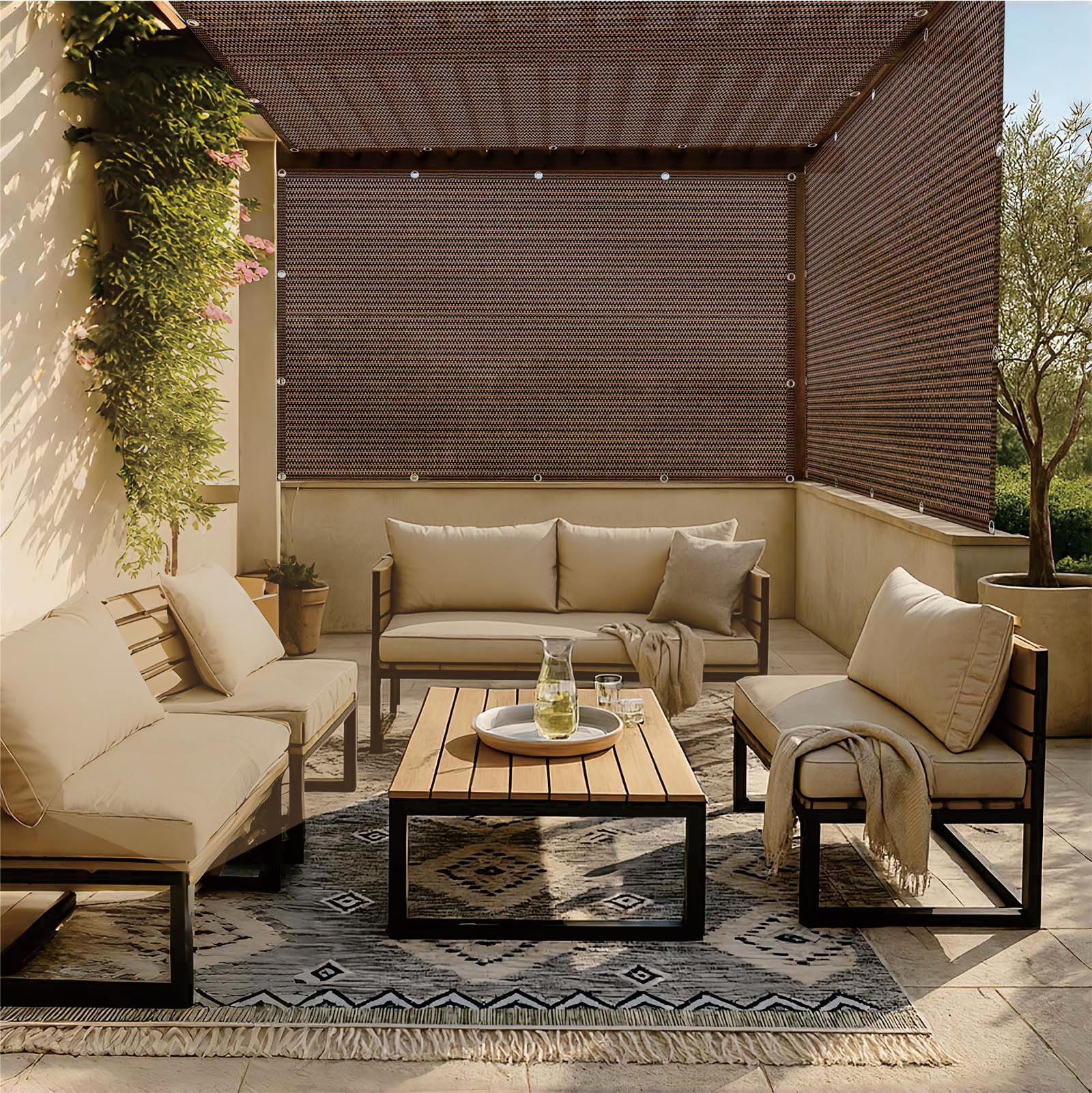 Toile d'ombrage sans perçage pour bloquer la chaleur sur la terrasse sans abîmer les murs