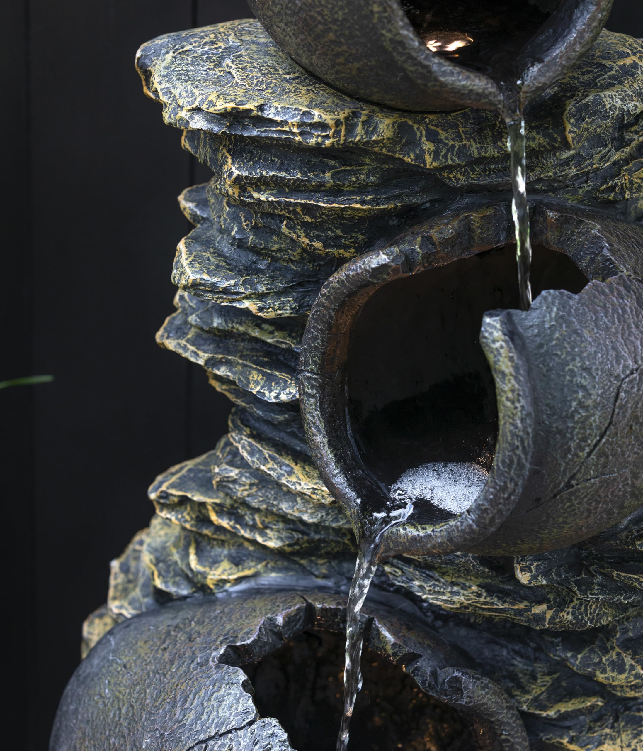 Dehner Gartenbrunnen Krüge, Outdoor-Brunnen, mit LED-Beleuchtung, solarfähig, ca. 60x46x118 cm, Polyresin, dunkelbraun/ gold