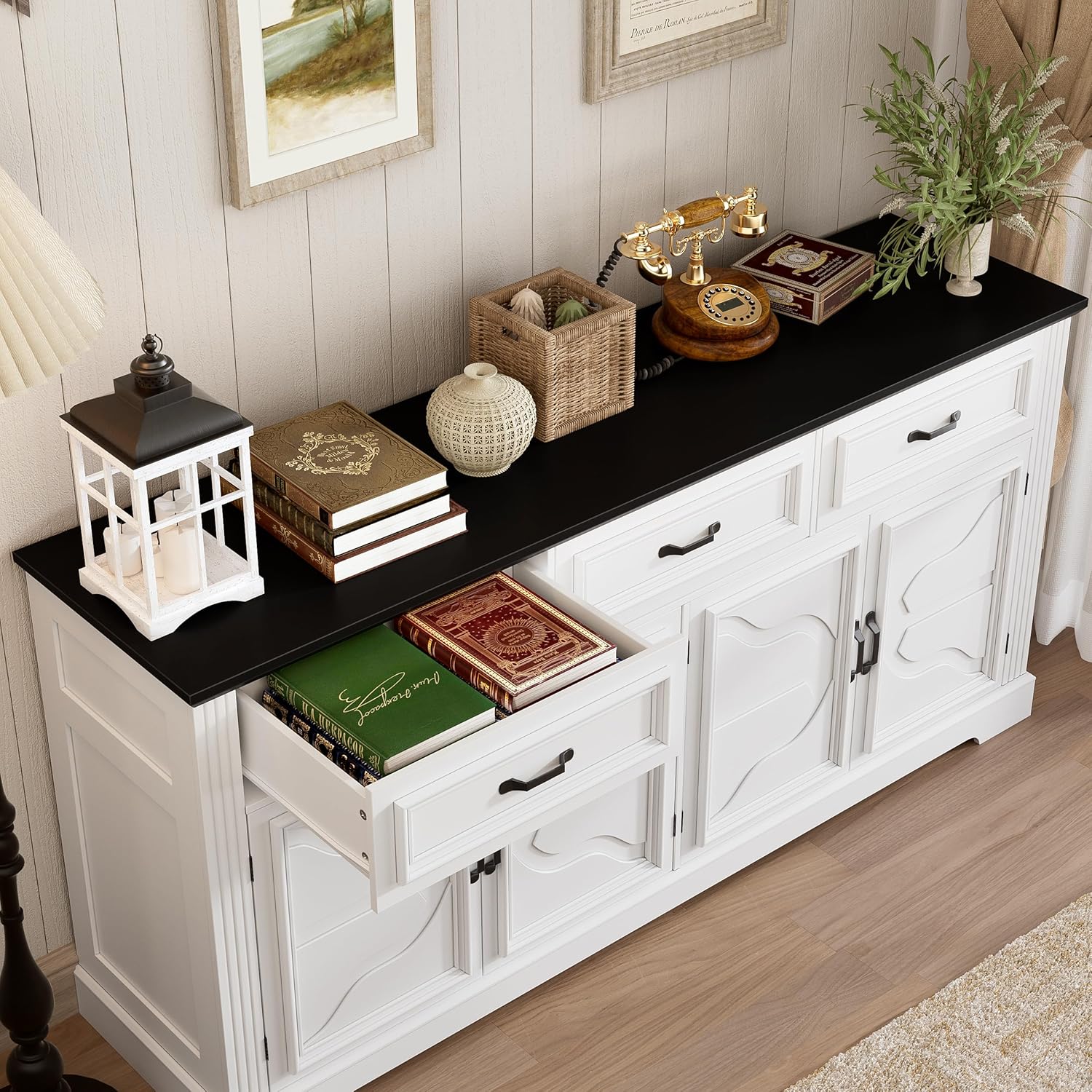Arriba abaixo view of the cabinet with drawers open, showing items stored inside