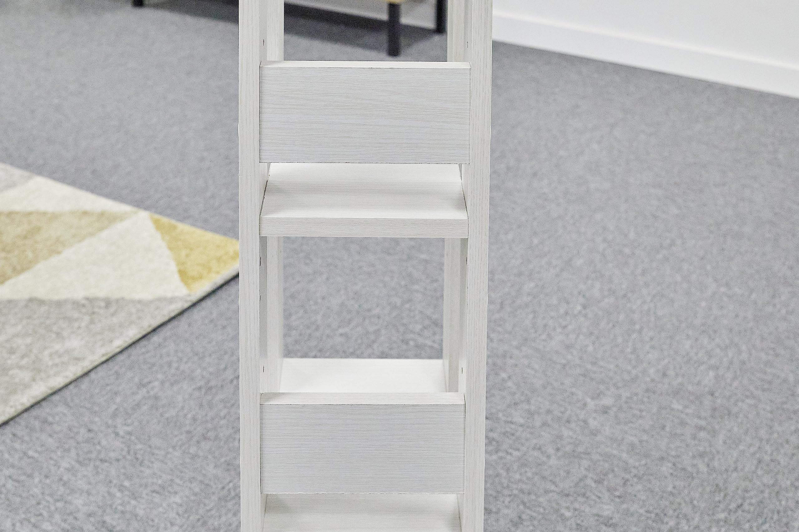 Schmales Bücherregal – platzsparend & flexibel