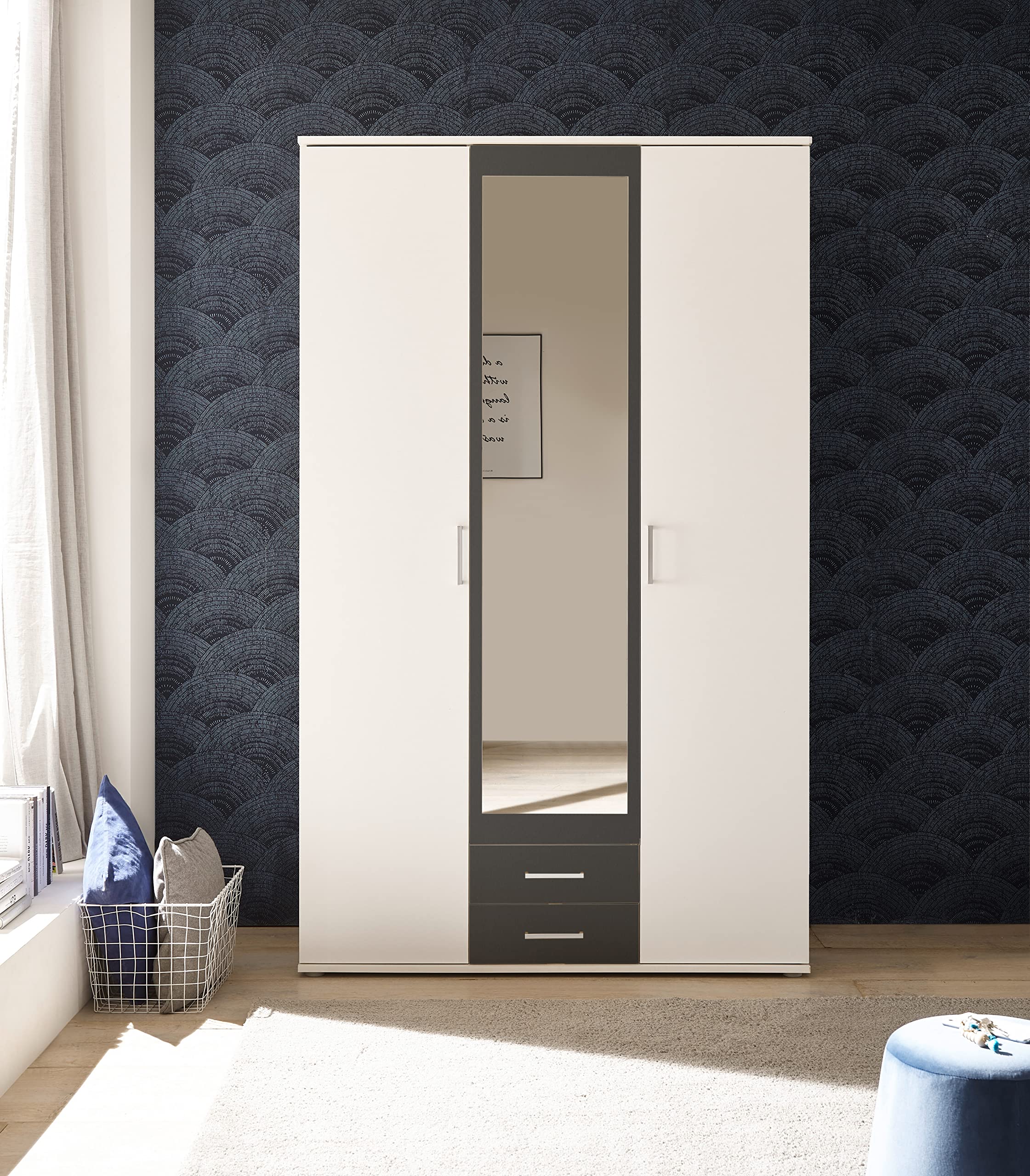 AVANTI TRENDSTORE Hanu - Armadio in legno laminato composto da 2 ante a battente, 1 anta a battente specchiata e 2 cassetti, disponibile in tre colori. Dimensioni LxAxP 120x196,3x53,5 cm