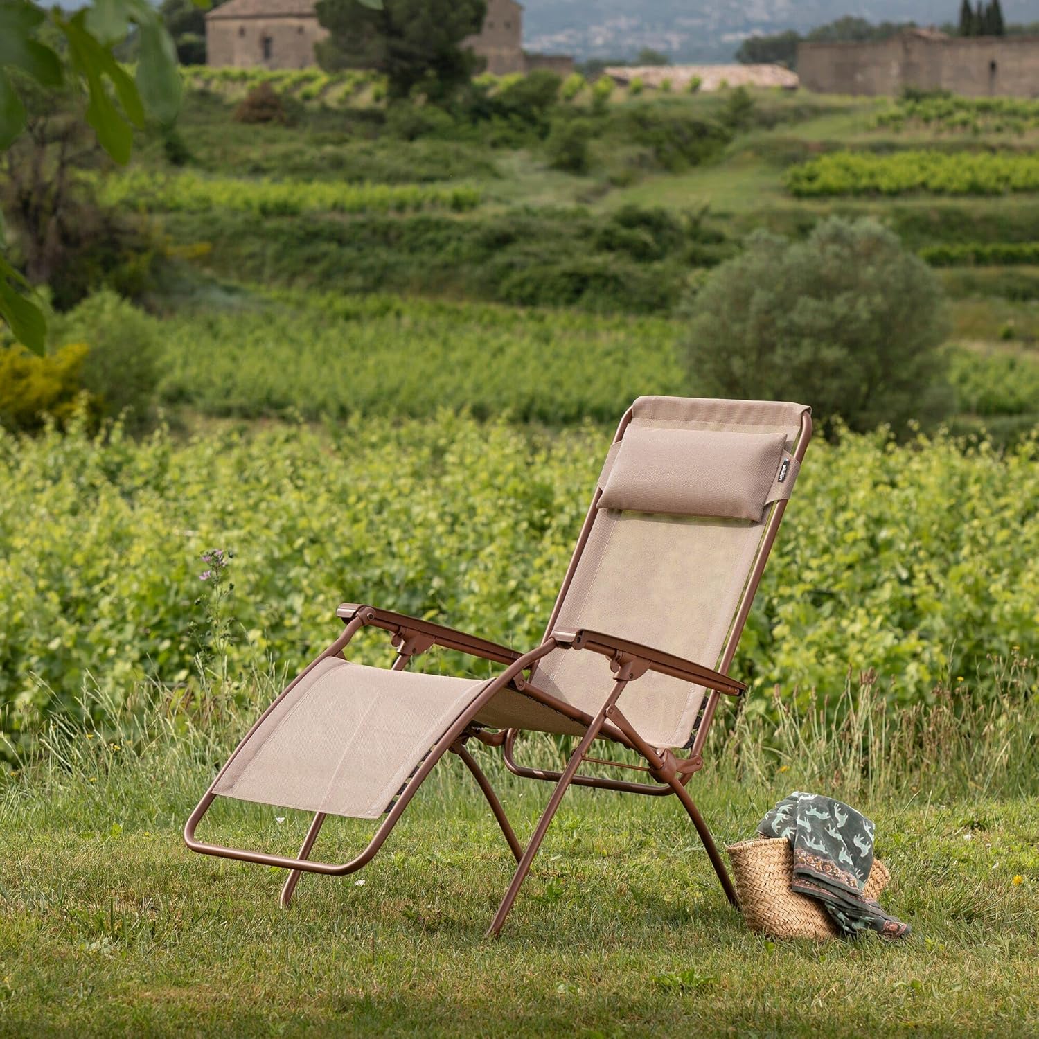 Lafuma R Clip Compact Foldable Portable Zero Gravity Relaxation Garden Patio Beach Chair Recliner with Removable Adjustable Headrest, Canyon Red