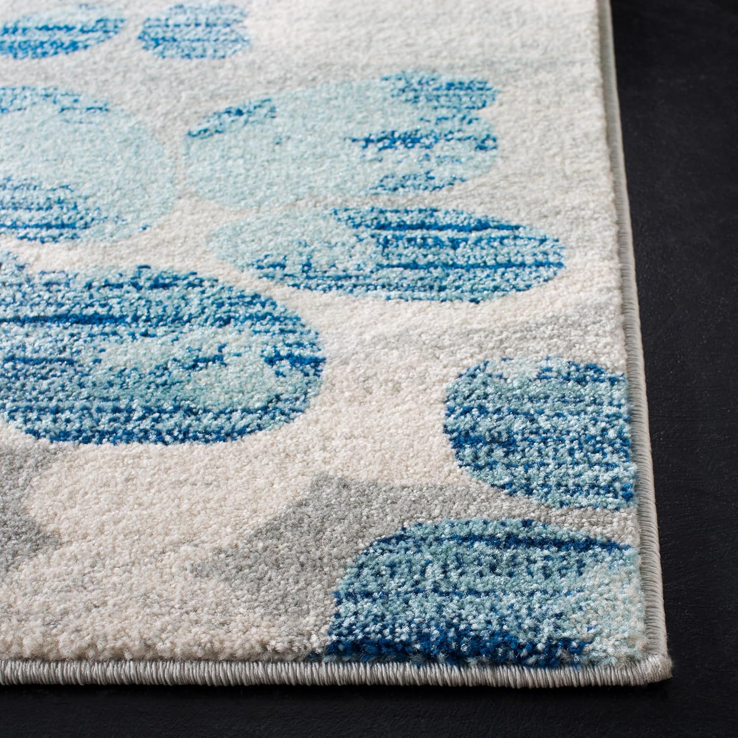SAFAVIEH Evoke Collection 2'2" x 4' Grey/Light Blue EVK236J Floral Non-Shedding Living Room Bedroom Accent Rug