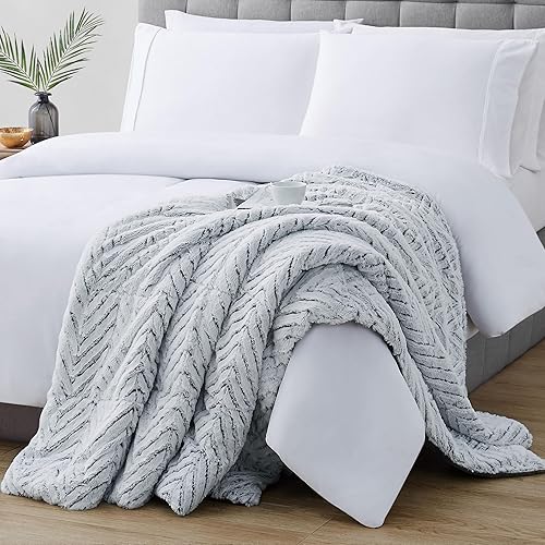 Miniatura 3 de Christian Siriano - Manta de lujo con relleno de piel sintética de cheurón gris (60 x 70 pulgadas) - Caja de regalo incluida - Perfecta para regalar