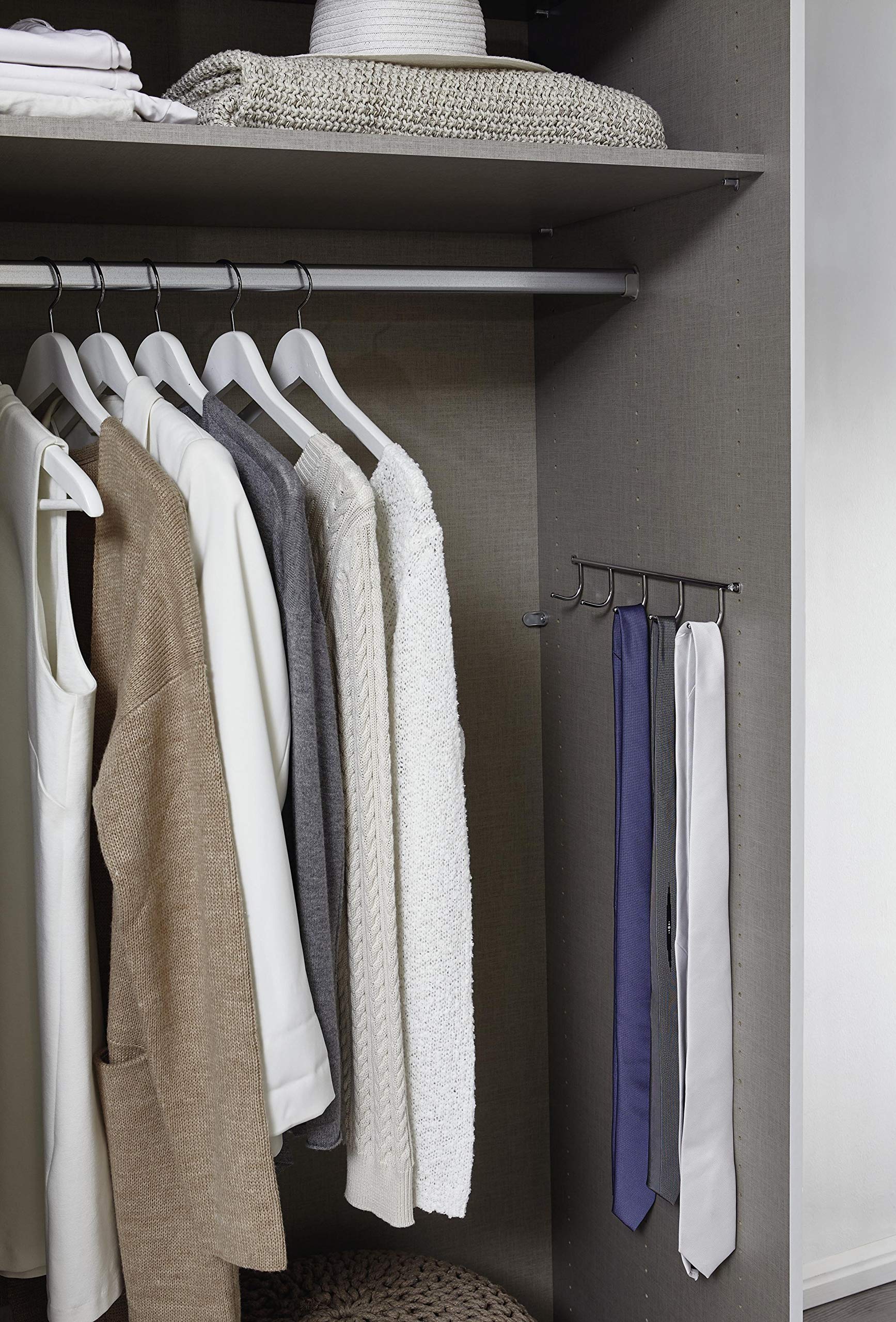 Rauch Möbel Caracas, Schwebetürenschrank, Grau metallic, Breite 136 cm | Kleiderschrank mit Schwebetüren, Schiebetüren, 1-türig, für Schlafzimmer, Kinderzimmer, Wohnzimmer, Gästezimmer, Garderobe