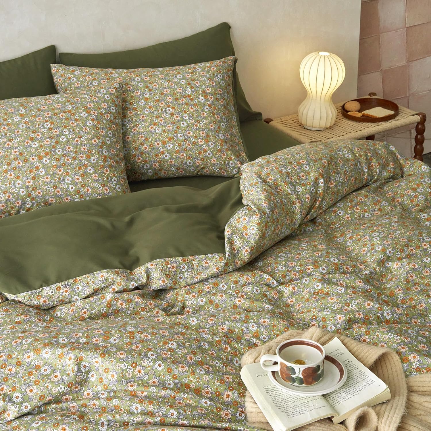 Wake In Cloud - Floral Comforter Set, Cute Vintage Flower Cottagecore Aesthetic for Women Teen Girls, Soft Lightweight Dorm Bedding, 3 Pieces, Olive Green, Twin/Twin XL Size