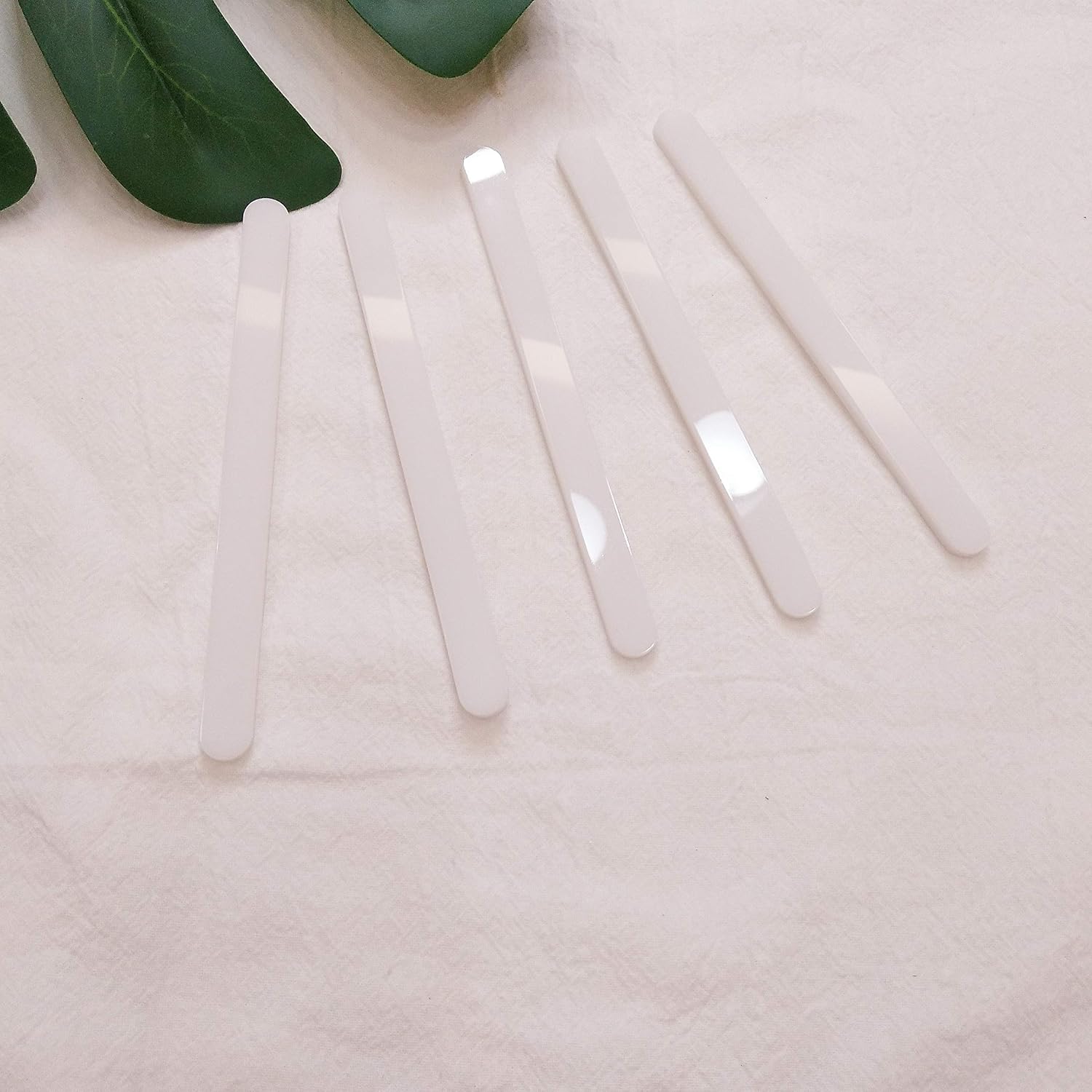 20pcs of Reusable Acrylic Sticks for Ice Cream,Popsicle,Kids Projects,Classrooms,Home,Party and More (White, 4.72’’ Long)