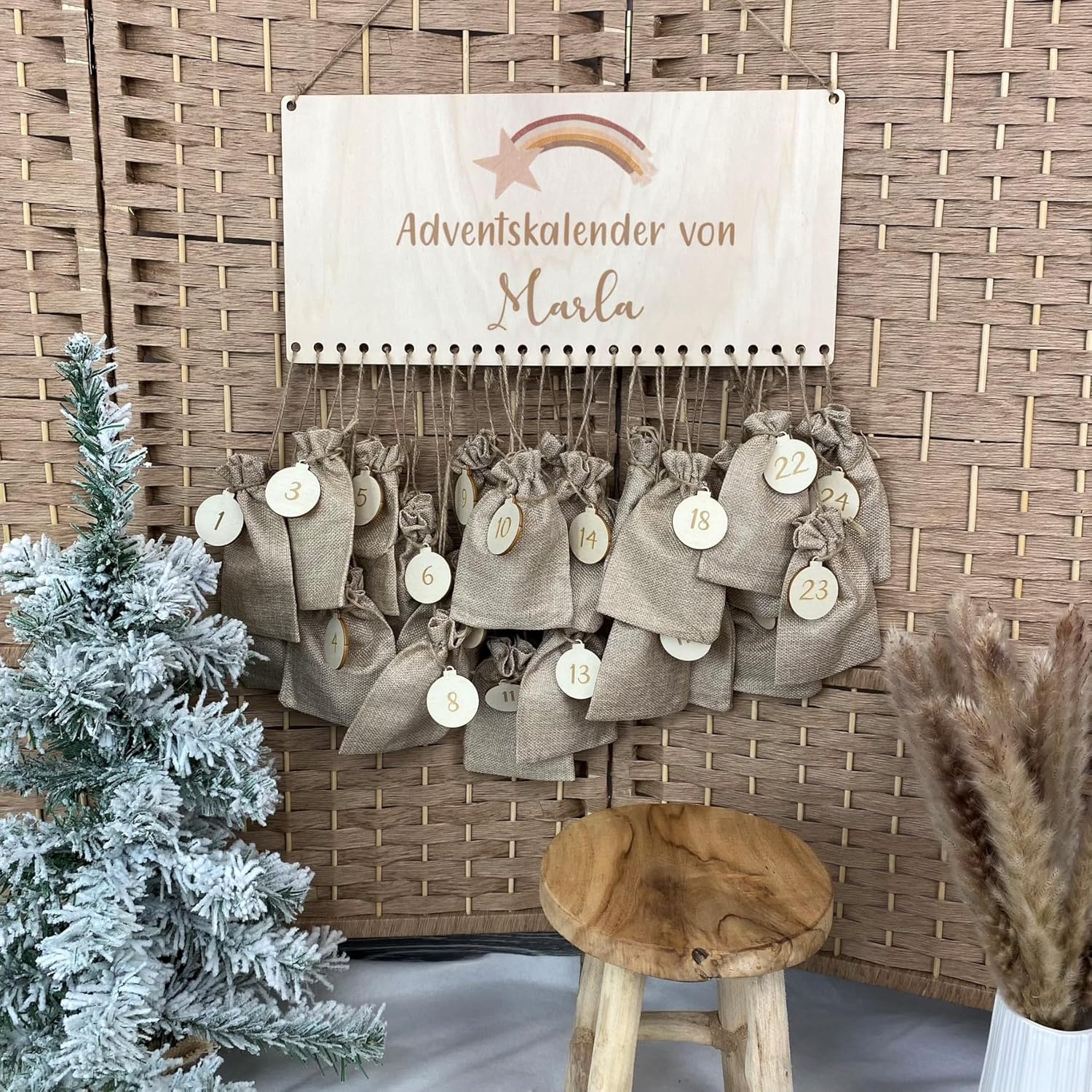 Adventskalender Set: 24 Kraftpapier Tüten In Weiß Mit Zahlen Geschenkanhänger Und Holzklammern