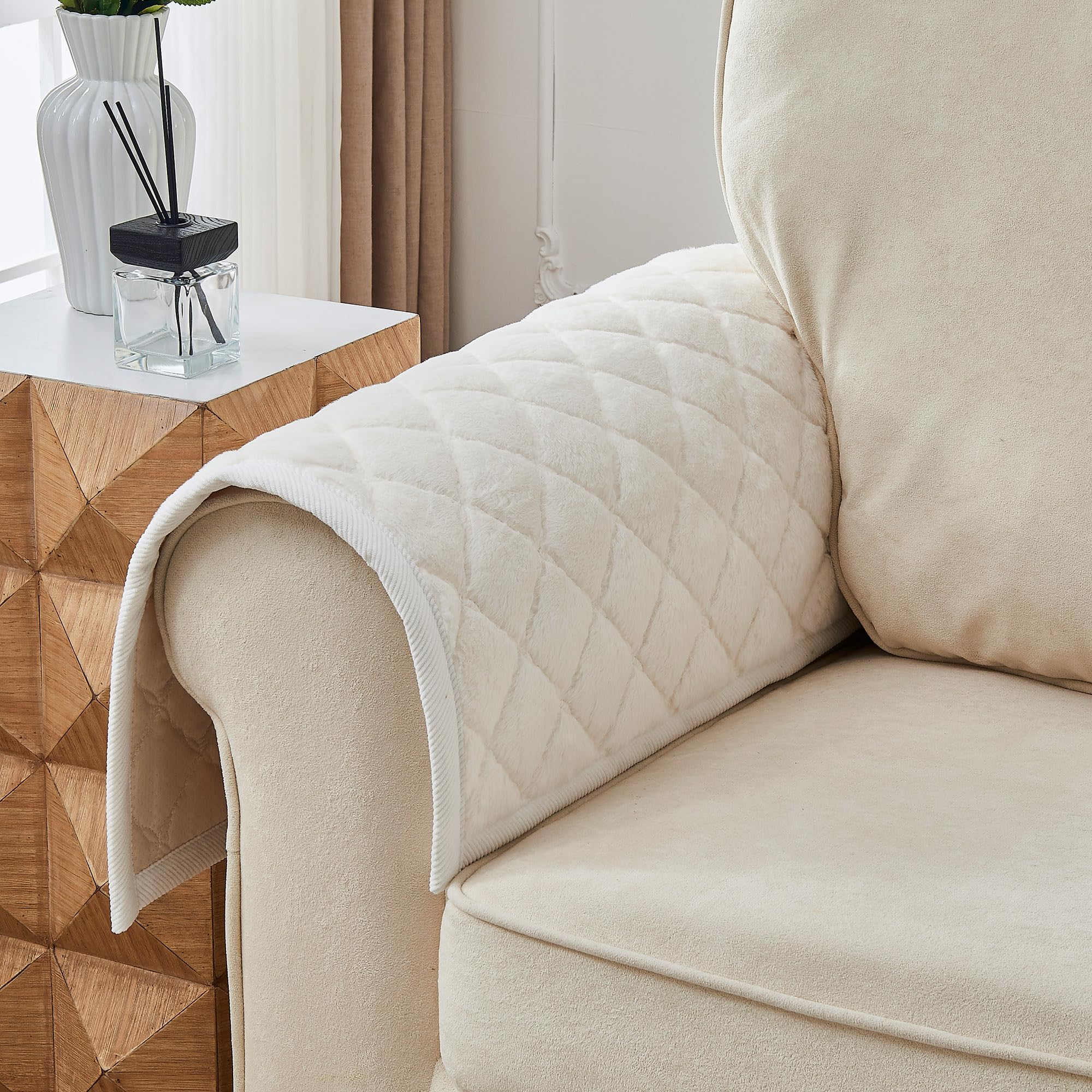 beeweed Thick Sofa Cover, New Faux Mink Velvet Universal Sofa Slipcovers for 2/3/4 Seater, Non-Slip Washable Furniture Protector for Corner Couch, Sofa Cover (Beige, 70x70cm)