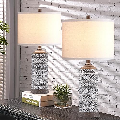 Juego de 2 lámparas de mesa de resina de 23.5 pulgadas pintadas de madera de nogal profundo con acabado de patrones blancos (bombillas incluidas)