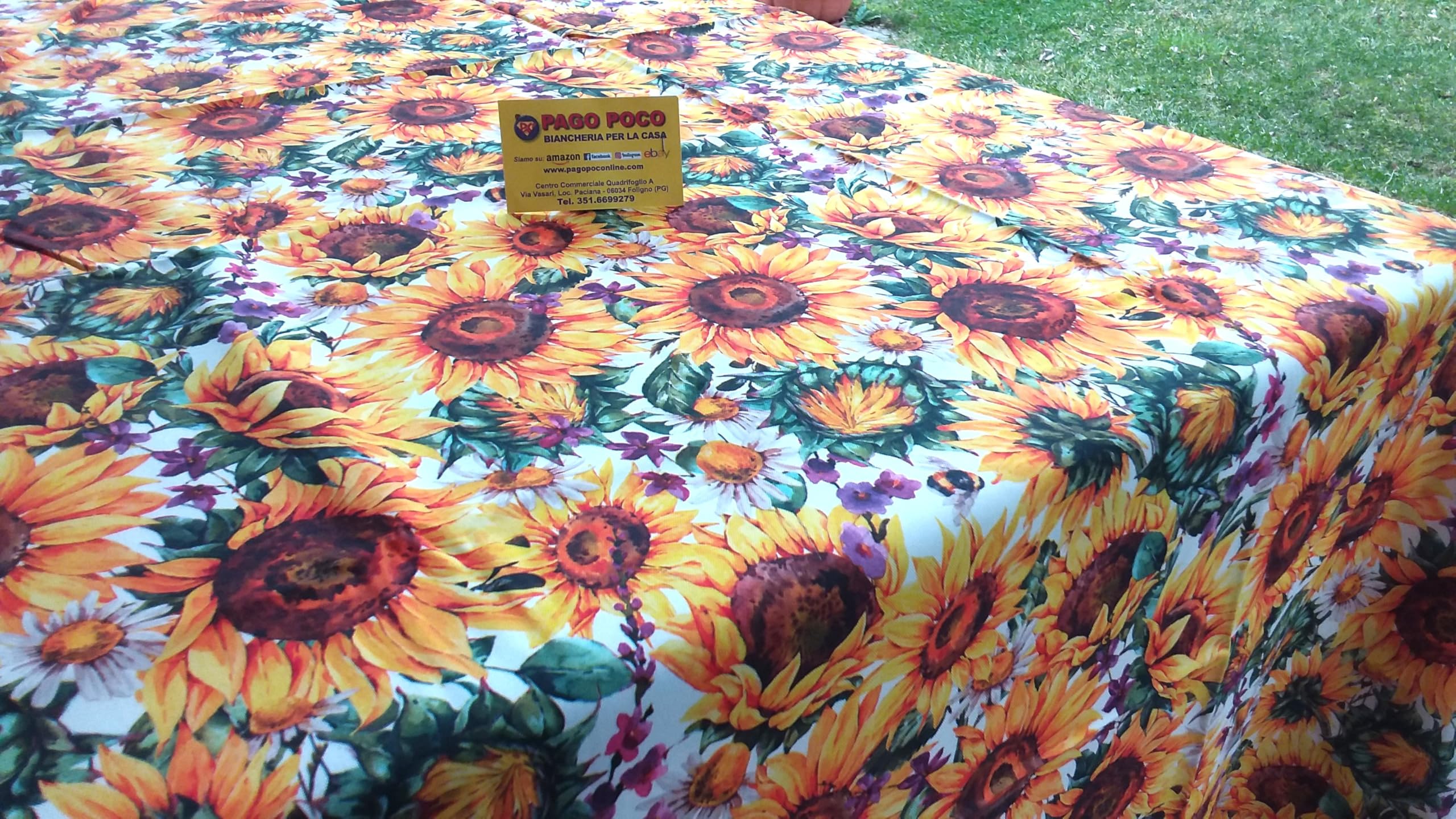 Nappe rectangulaire anti-taches fantaisie tournesols et fleurs colorées. 100 % hydrofuge. Toutes les dimensions ne sont pas repassées