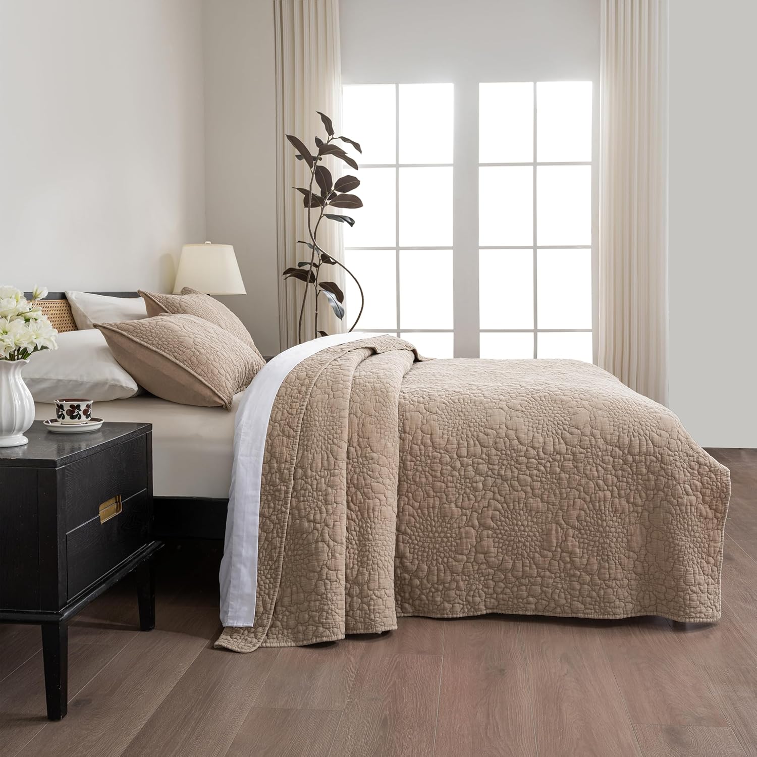 TEXTURE & LOOMS Cotton Quilt Queen Size Khaki Bedding Set, Vintage Washed 3-Piece Cozy Lightweight Stitching Decorative Bedding Cover Coverlet Set with 2 Shams in Daisy Pattern for All Season