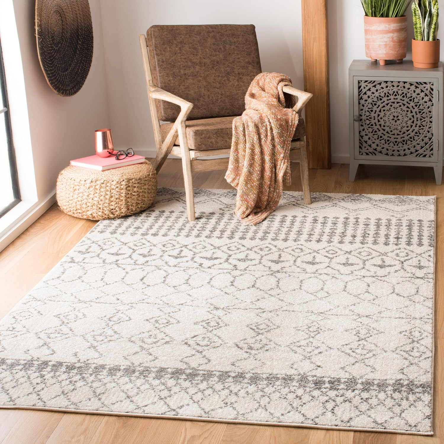 SAFAVIEH Tulum Collection Accent Rug – 4′ x 6′, Ivory & Grey, Moroccan Boho Distressed Design, Non-Shedding & Easy Care, Ideal for High Traffic Areas in Entryway, Living Room, Bedroom (TUL229A)