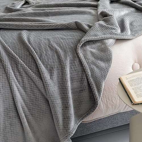 Vannokor Manta de franela súper suave gris para cama, manta ligera y acogedora para sofá y sofá, manta decorativa de franela de felpa jacquard para