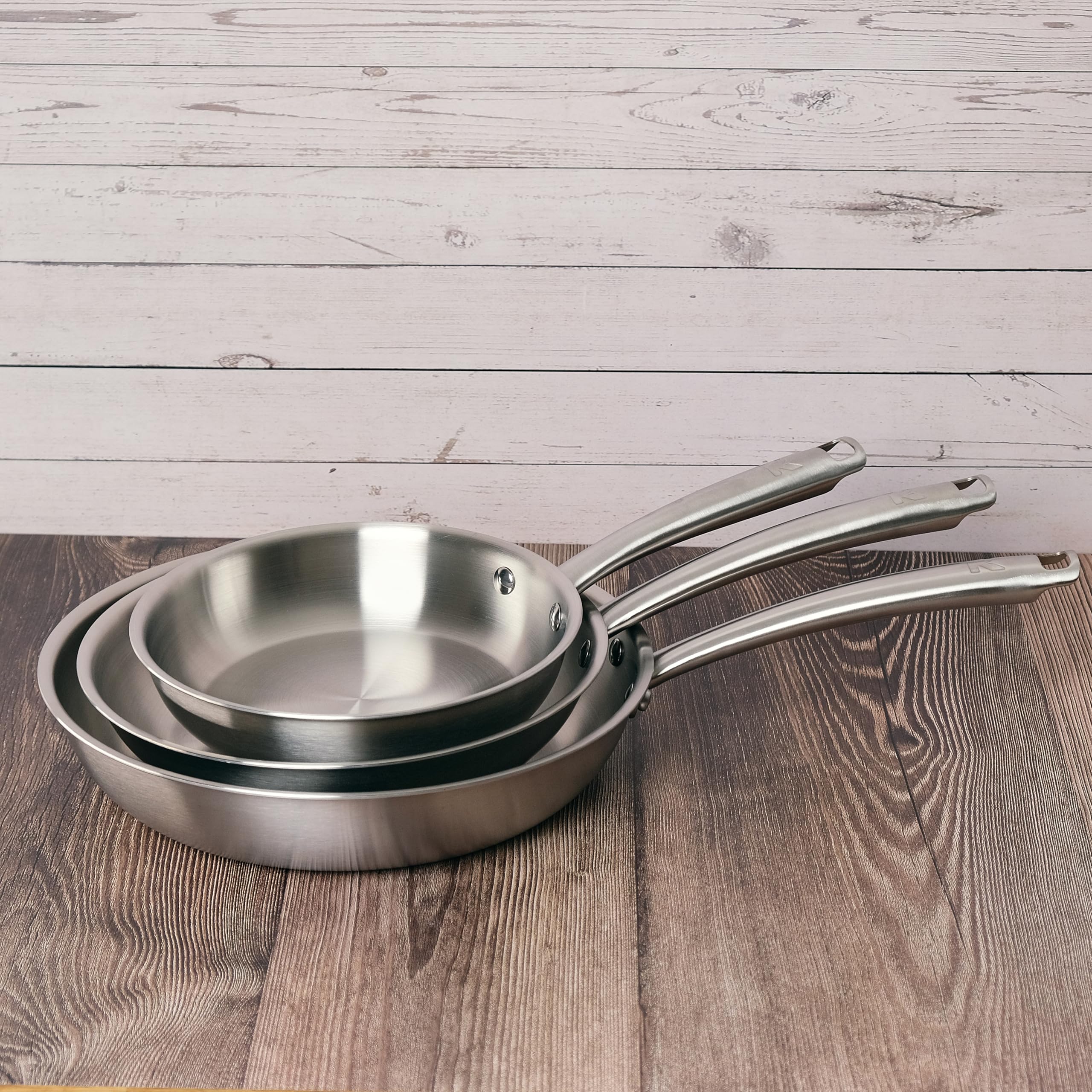 KAMBERG - Cofanetto 3 padelle Ø20 – 24 – 28 cm in acciaio inox 18/10 triply – senza PFAS – Tutti i piani cottura inclusi induzione e forno – 0008282, grigio