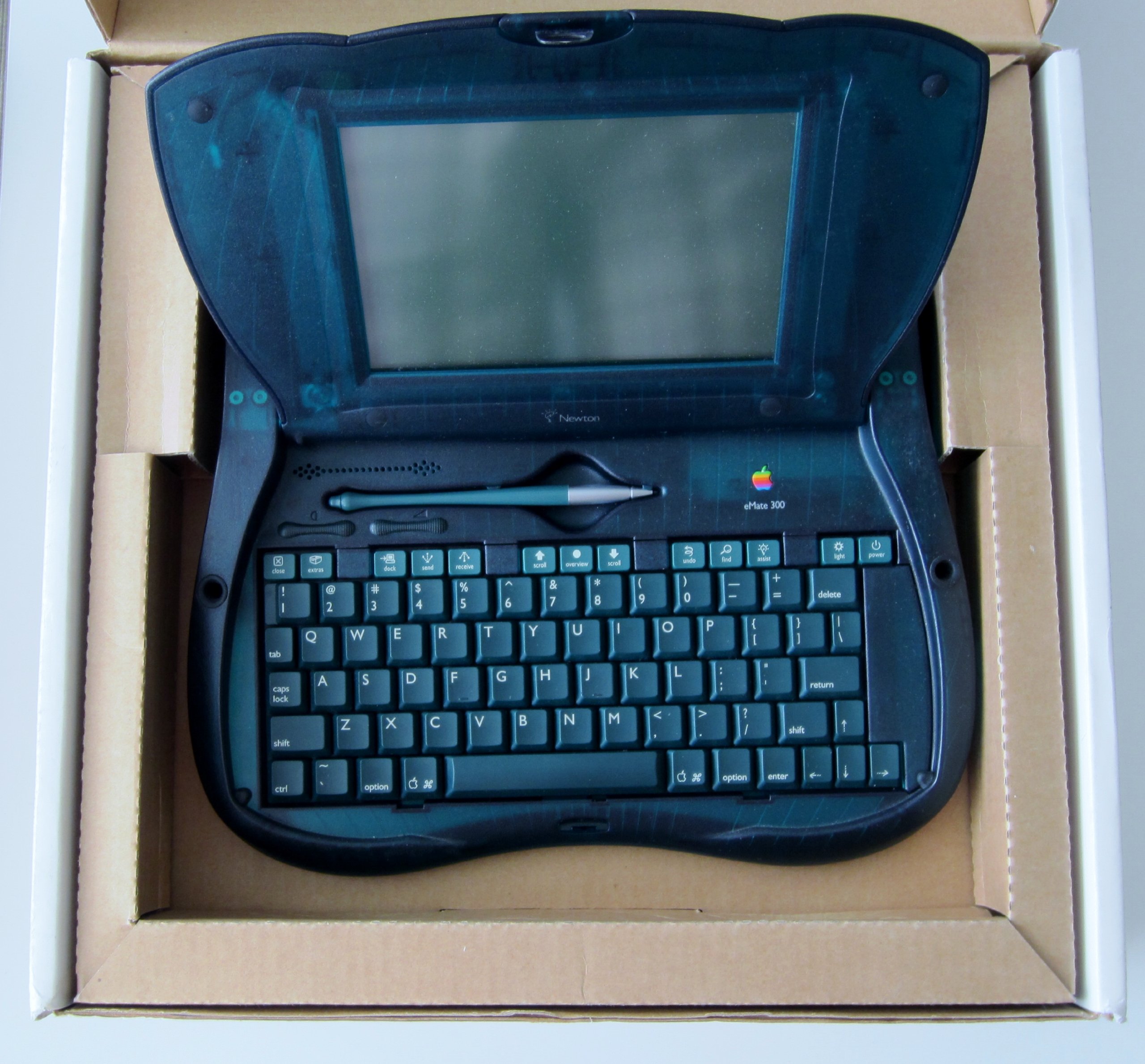 Apple: eMate 300 with Integrated Keyboard (Newton) : Amazon.co.uk
