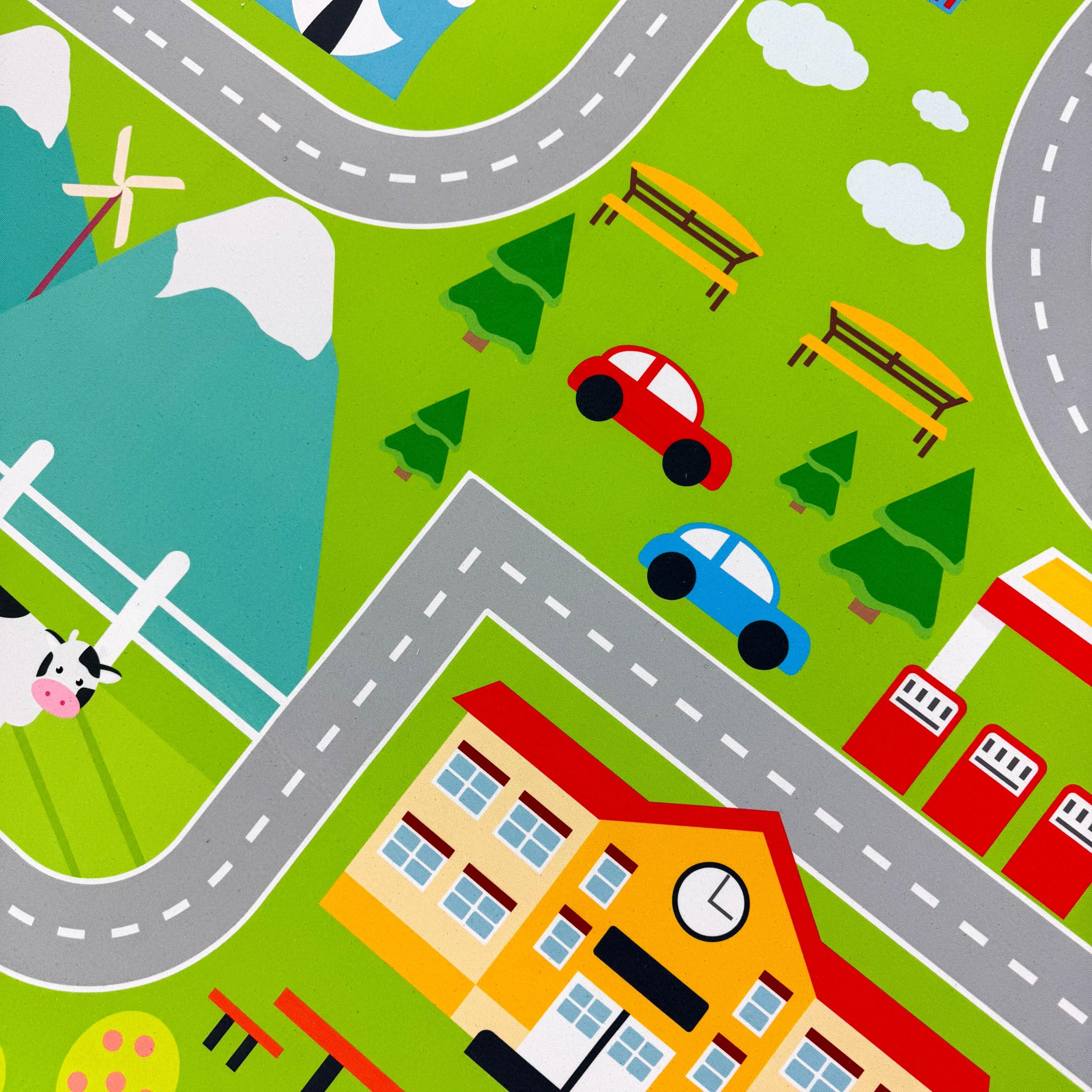 CARPETIA Kinderteppich Stadtplan Straßen Grün rutschfest 140x200 cm | Rutschfest, pflegeleicht, strapazierfähig, schadstofffrei und saugrobotergeeignet, OEKO-TEX geprüft, für Fußbodenheizung