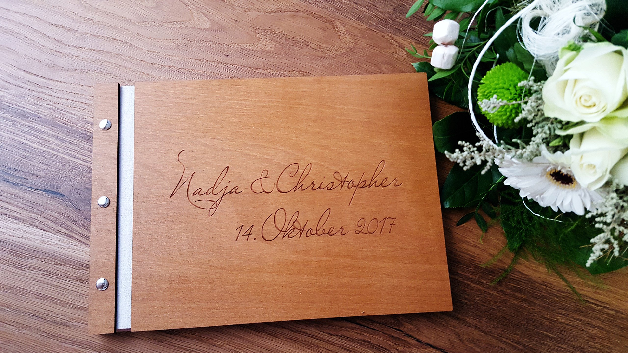 Manschin-Laserdesign Gästebuch aus Holz zur Hochzeit, Geburstag, Jubiläum personalisiert Hochzeitsbuch Hochzeitsgästebuch graviert Individuell Wunschlogo Wunschnamen Wunschdatum (30 Blätter)