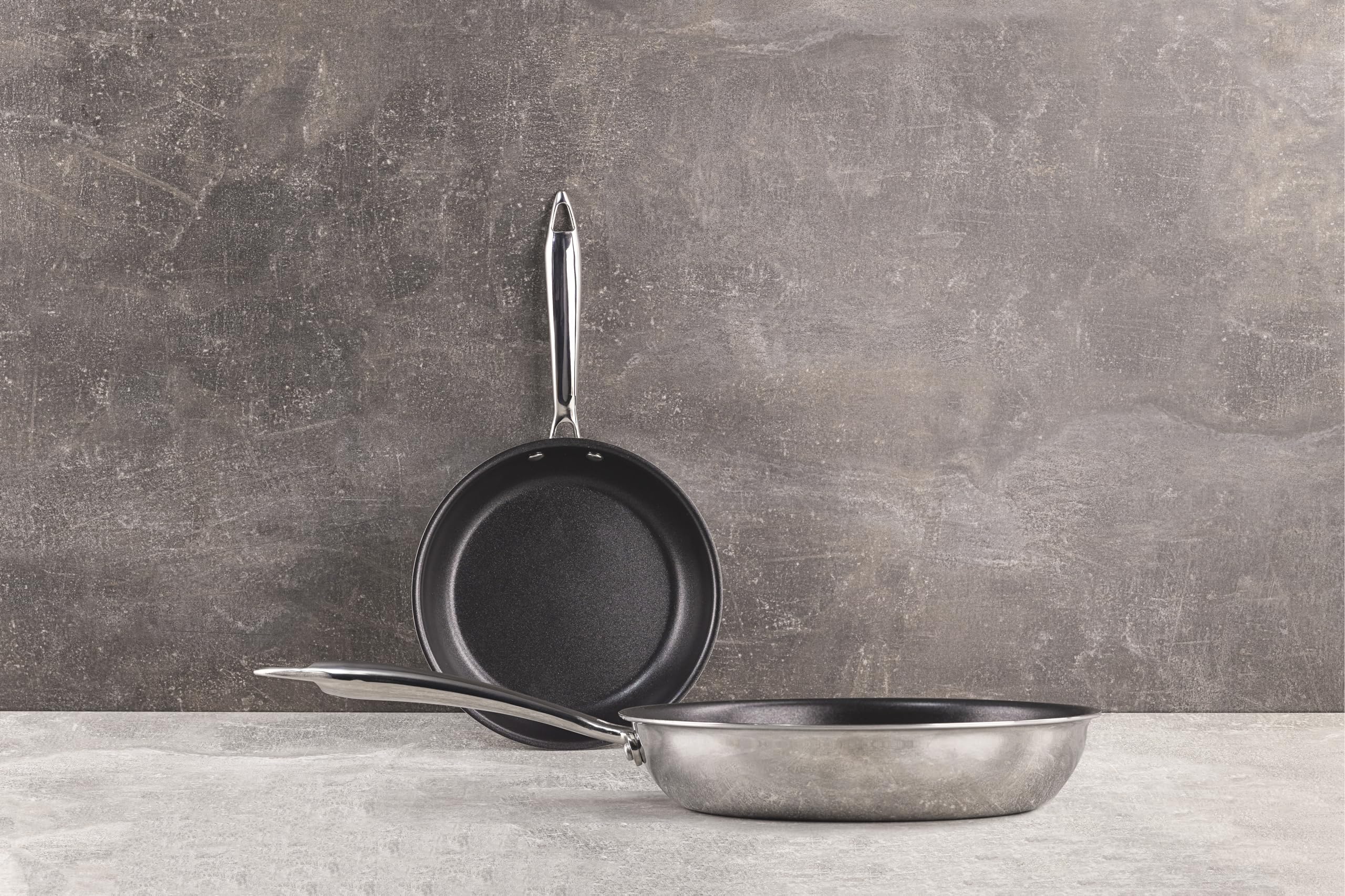 MasterPro – Juego de 2 Sartenes – Tamaños 20+24 cm - Fabricadas en Aluminio Prensado – Total Antiadherencia – Mango Acero Inox Apto para Todo Tipo de Cocinas incluyendo Inducción