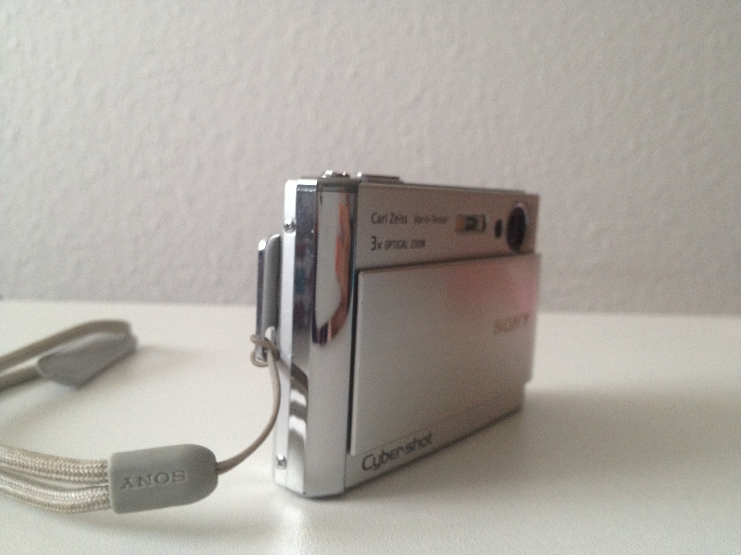Sony DSC-T70 Digitalkamera (8 Megapixel, 3-Fach Opt. Zoom, 7,6 cm