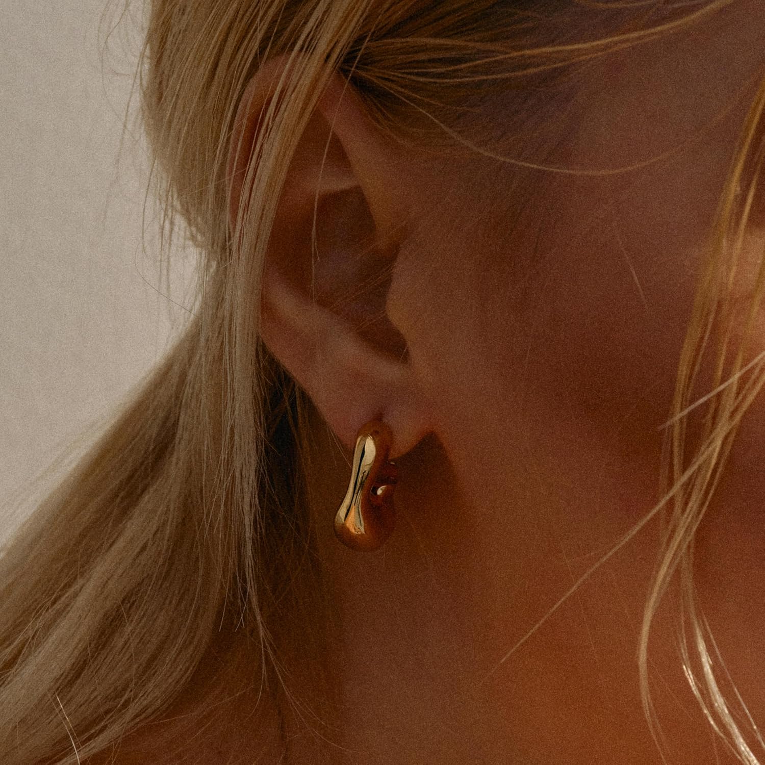 18K Gold Plated Chunky Hoop Earrings, Gold Hoop Earrings for Women Thick Open Hoops, Lightweight Hollow Hoops Earring for Women Hypoallergenic Jewelry Gifts - Image 6