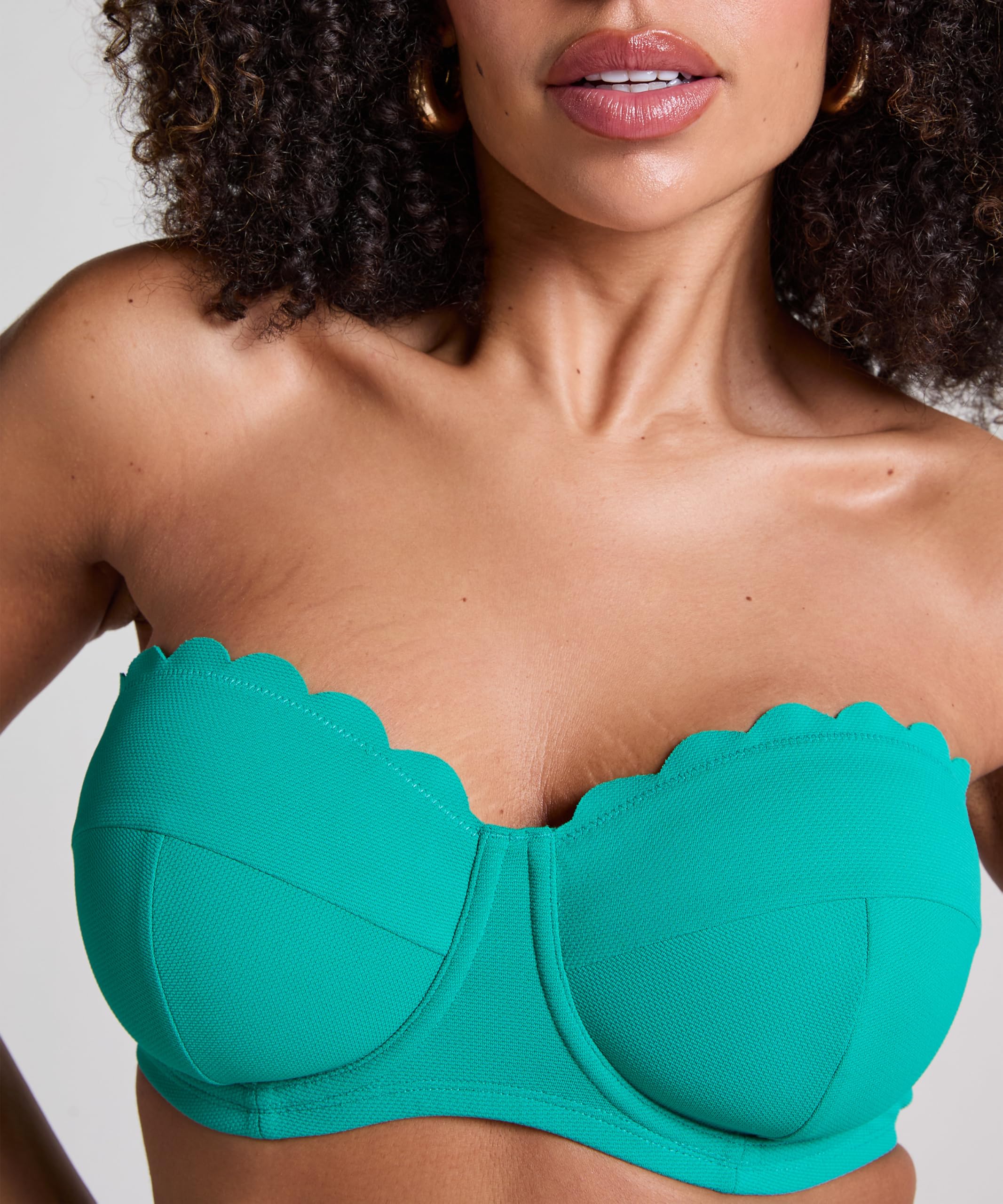 Gepolstertes trägerloses Bikinioberteil mit Bügel Scallop Cup E +