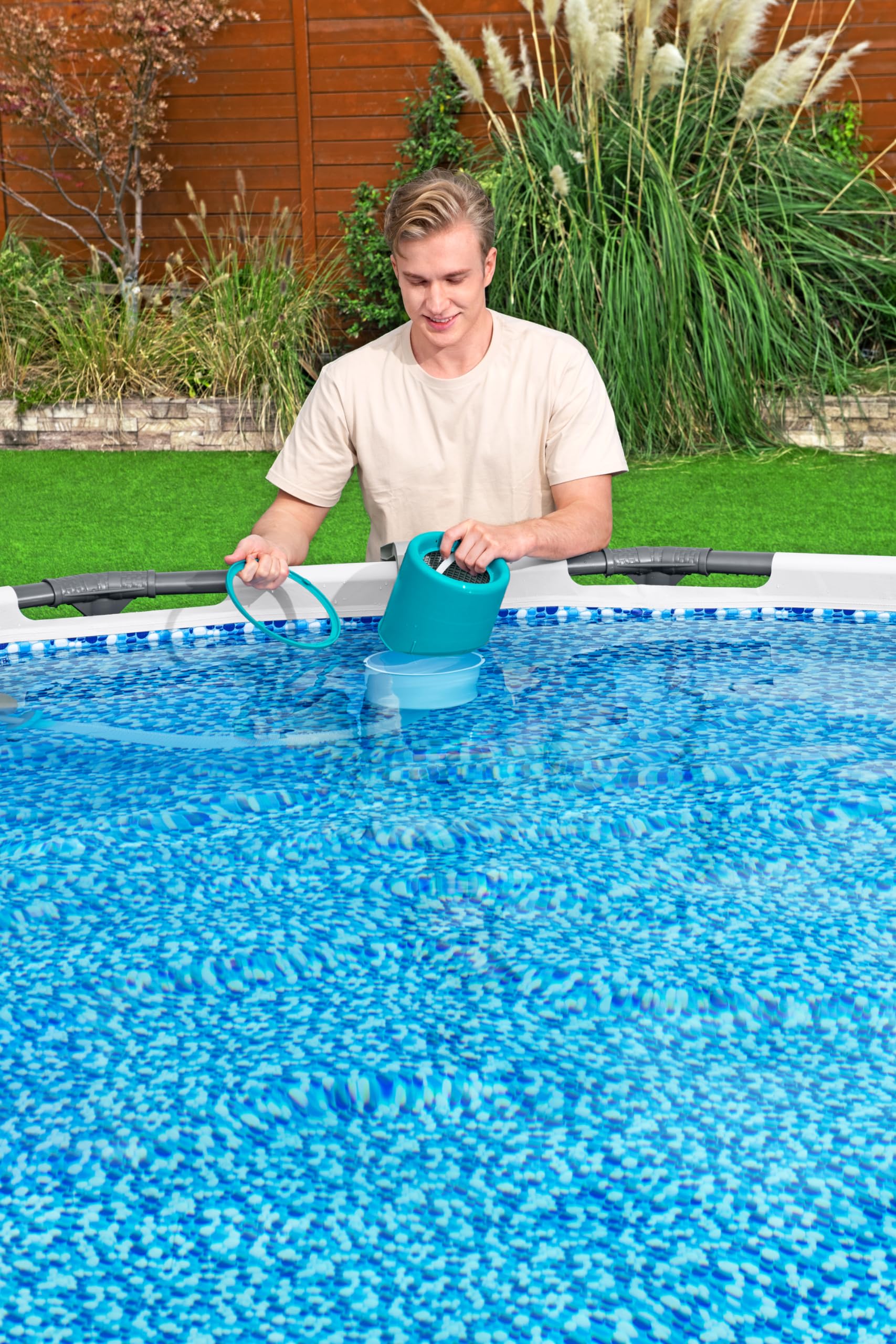 Bestway Kit d'entretien Deluxe avec Skimmer de Surface, tête de Balai aspirateur, Tuyau 7,5 m et épuisette