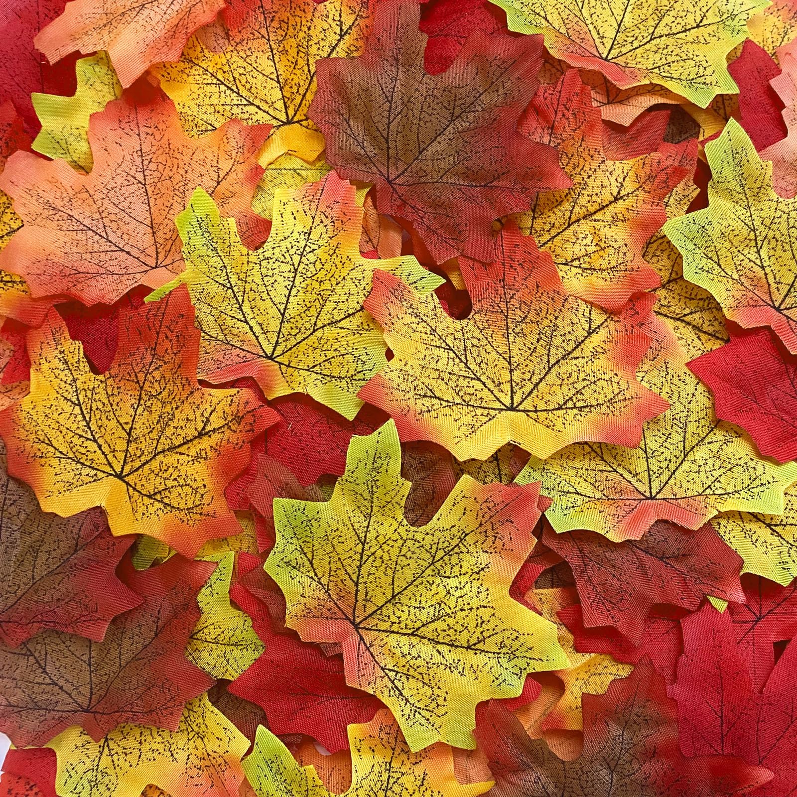 Feuilles d'érable artificielles d'automne anti-miettes pour vos décorations de table