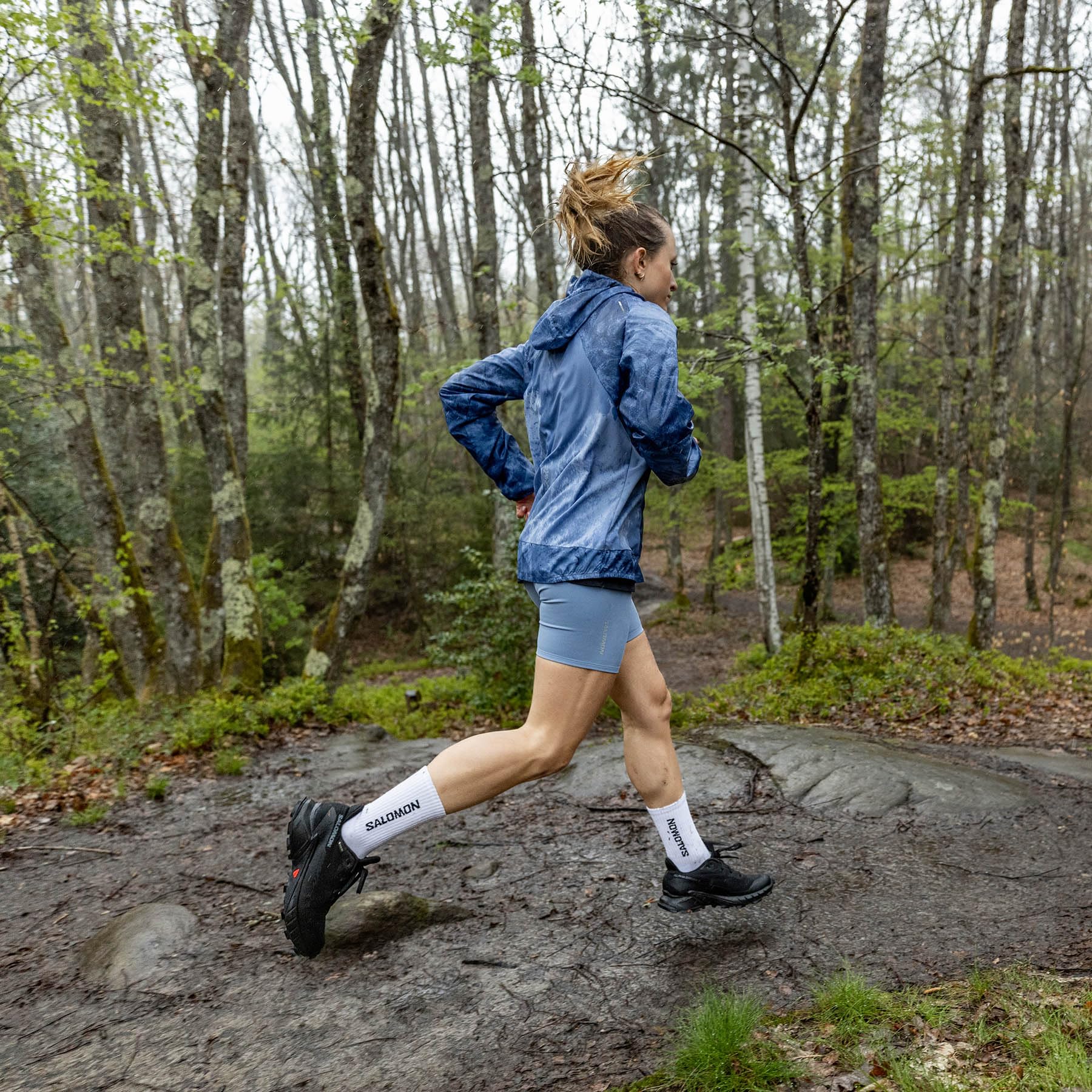 Salomon Alphacross 5 Gore-Tex Damen Wasserdichte Trailrunningschuhe, Starker Grip, Wasser- und Wetterschutz, Anhaltender Komfort, Black, 36