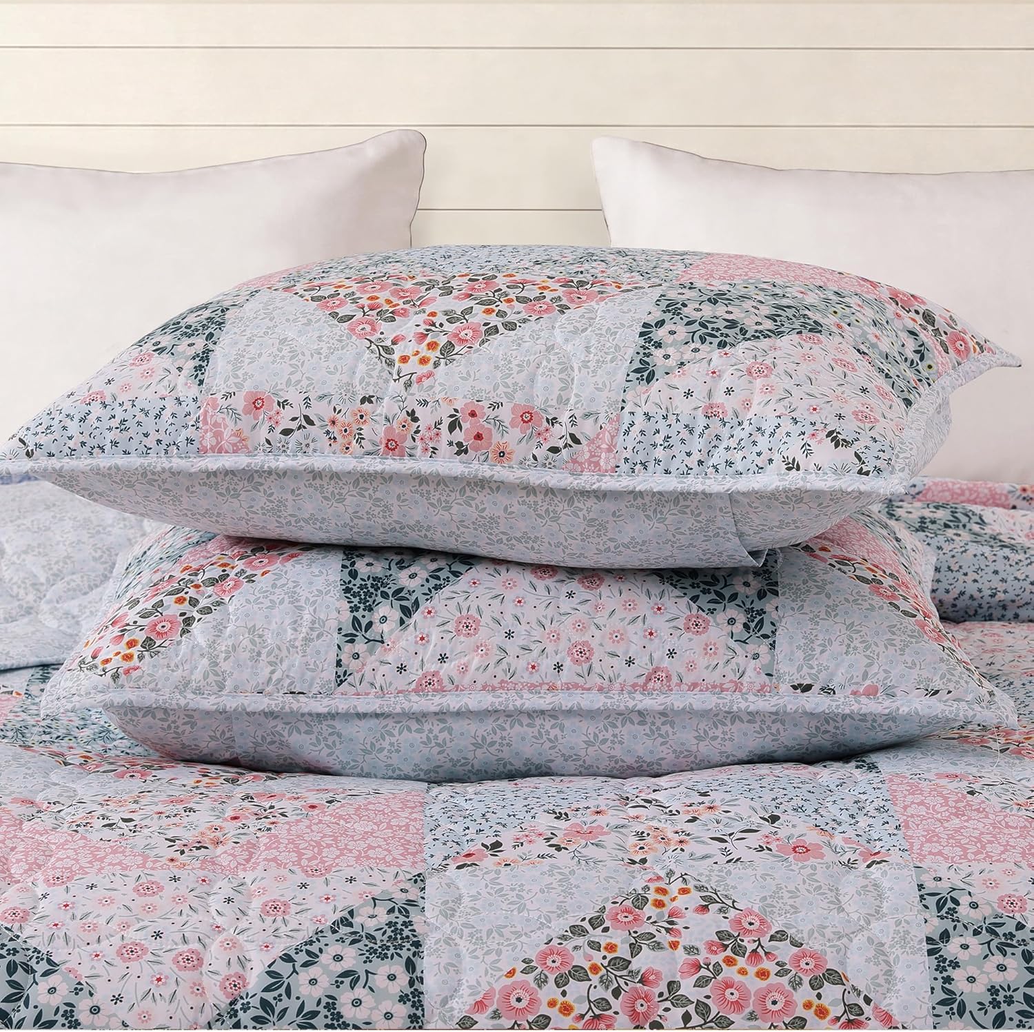 BLOOMHAVEN Quilt Set King Size, Patchwork Pink Floral Quilt Sets, Reversible Bedspread Lightweight and Breathable for All Seasons, Soft Quilted Bedspread with 2 Pillow Shams