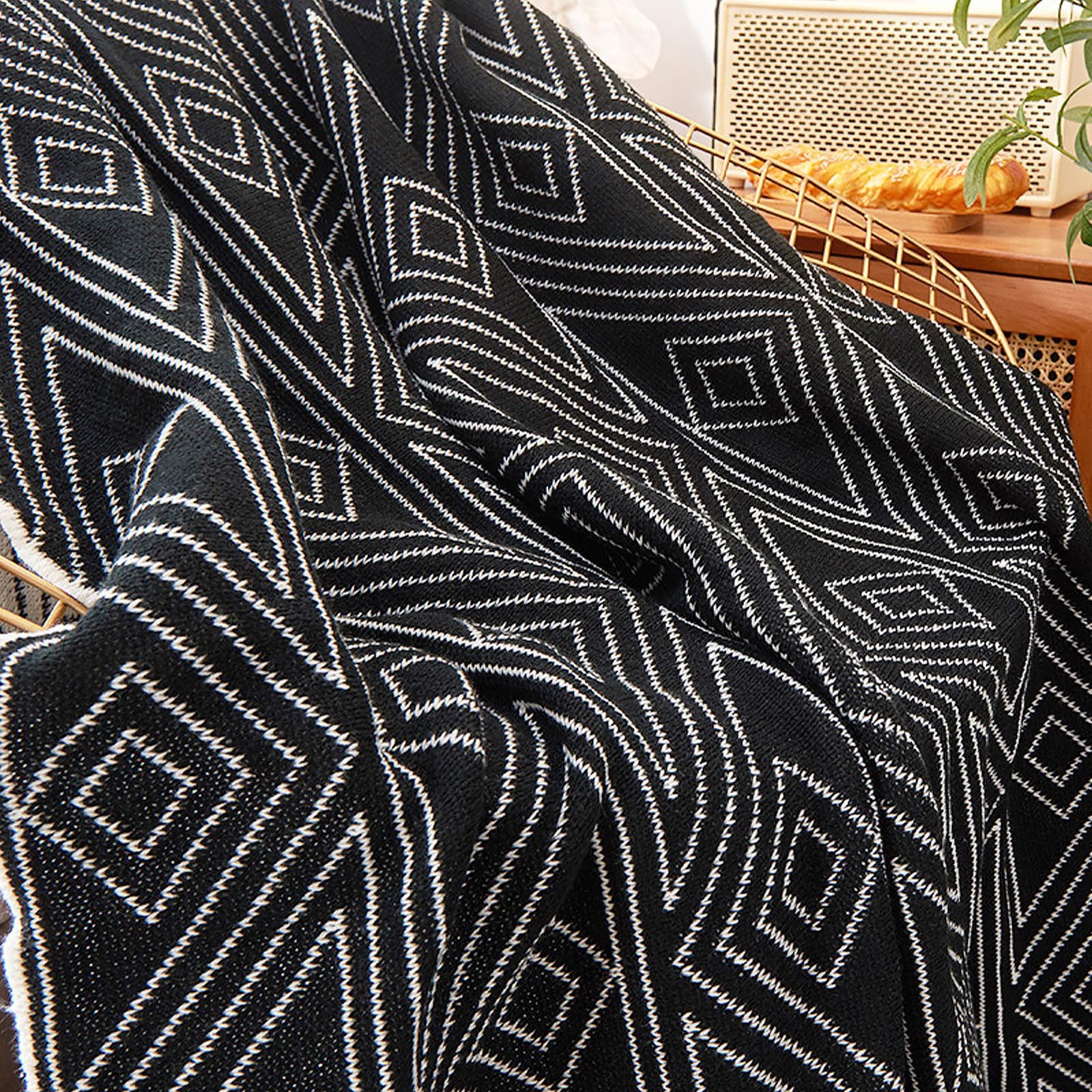 Coperta bianca e nera per letto queen size, lavorata a maglia, moderna, morbida, leggera, in tessuto, per divano, letto e soggiorno, bianco e nero (152 x 203 cm)