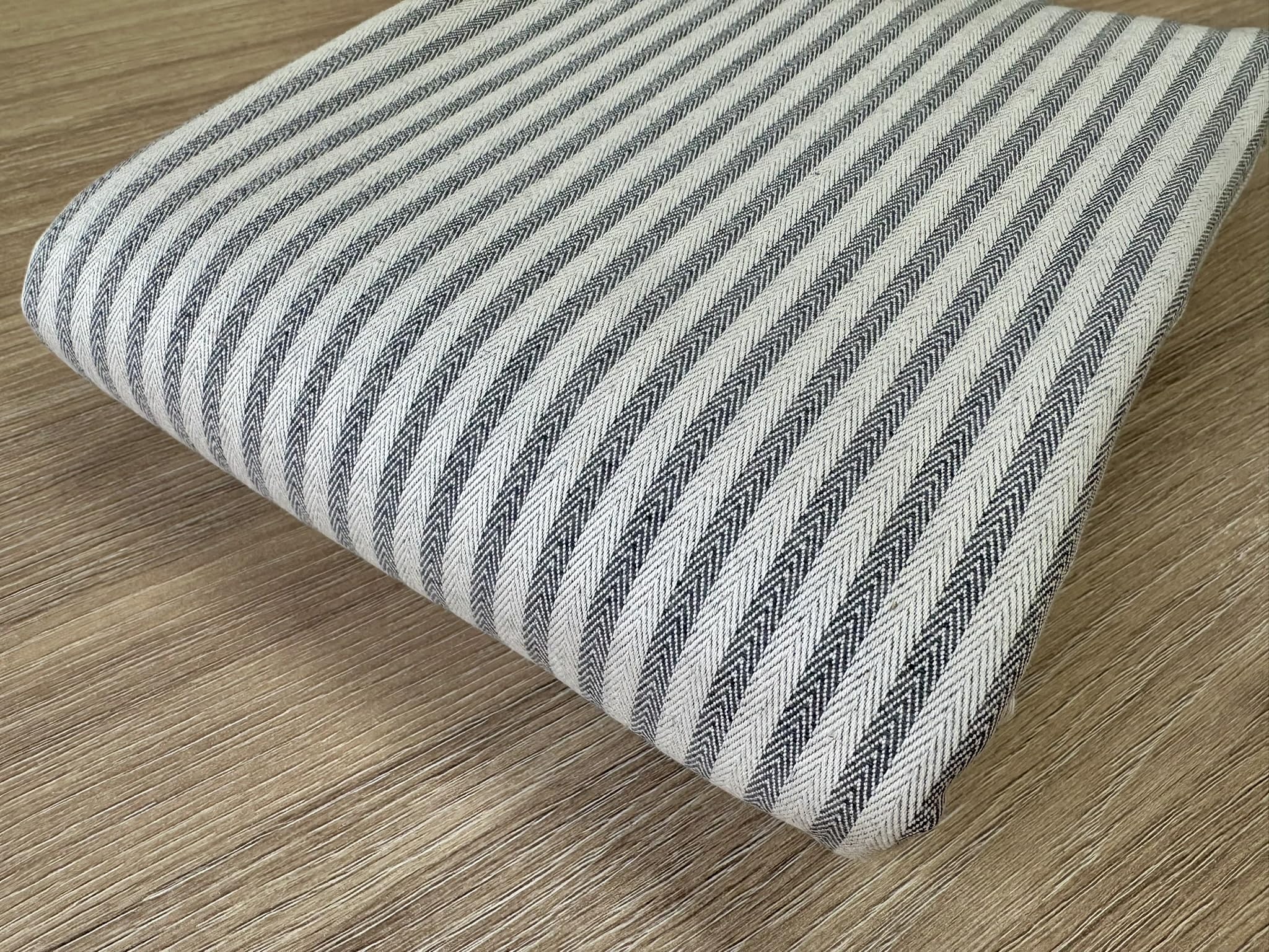 Tissu à chevrons effet lin 5 mm pour coussin à rayures crème pour décoration d'intérieur, couture – 328 cm extra large – vendu au mètre (gris foncé)