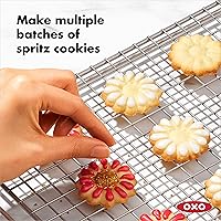 Vista 6 de OXO Good Grips - Juego de prensa de galletas de 14 piezas + OXO Good Grips - Juego de discos navideños para prensa de galletas