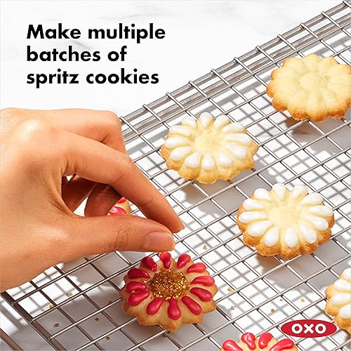 Miniatura 6 de OXO Good Grips - Juego de prensa de galletas de 14 piezas + OXO Good Grips - Juego de discos navideños para prensa de galletas