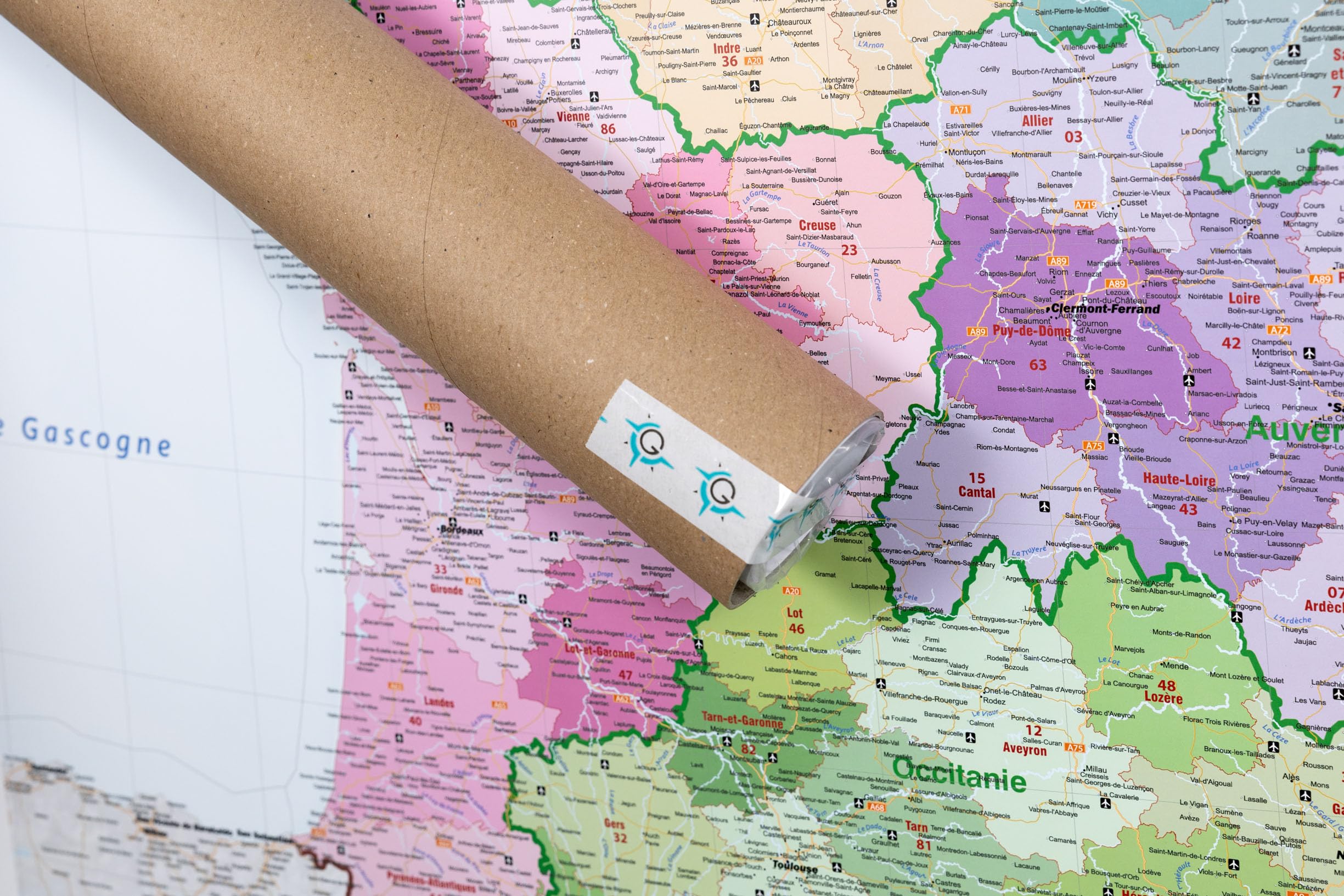 GeoMetro Carte administrative de la France en français de 100 x 100 cm, avec plastification sur les deux faces avec départements avec codes postaux