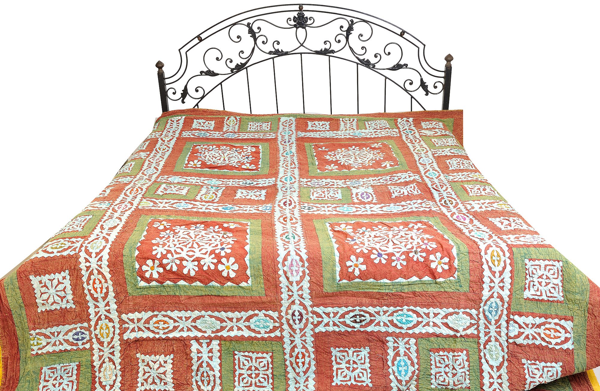 Bedspread patchwork aux fleurs et surpiqûres Kantha pour lit douillet