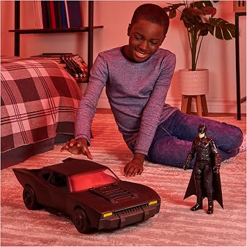 DC Comics, Batman Batmobile with 30-cm Batman Figure, The Batman Movie Collectible, Kids’ Toys for Boys and Girls Aged 4 and up