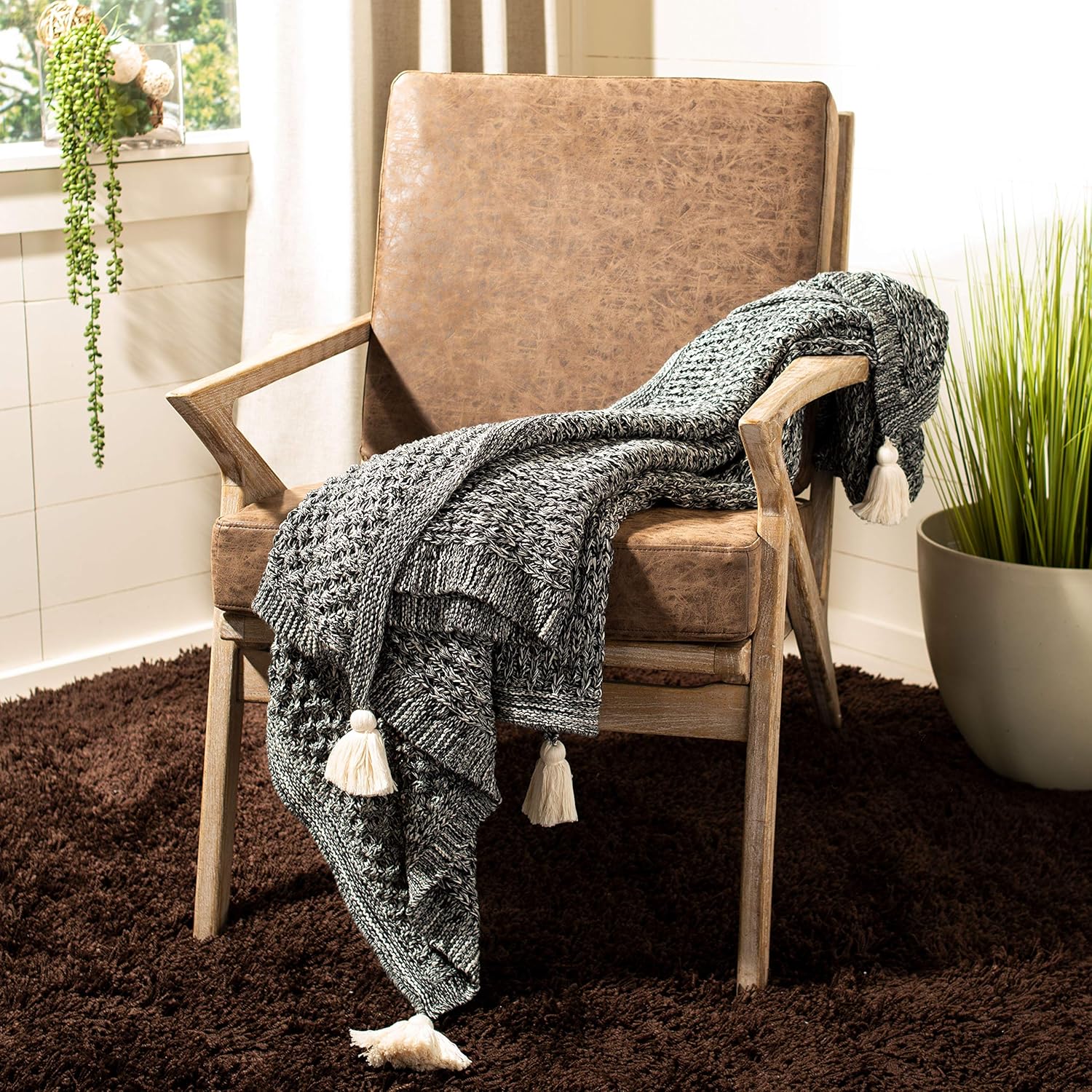 SAFAVIEH Home Pennie Black and Natural Knit Tassel Throw Blanket