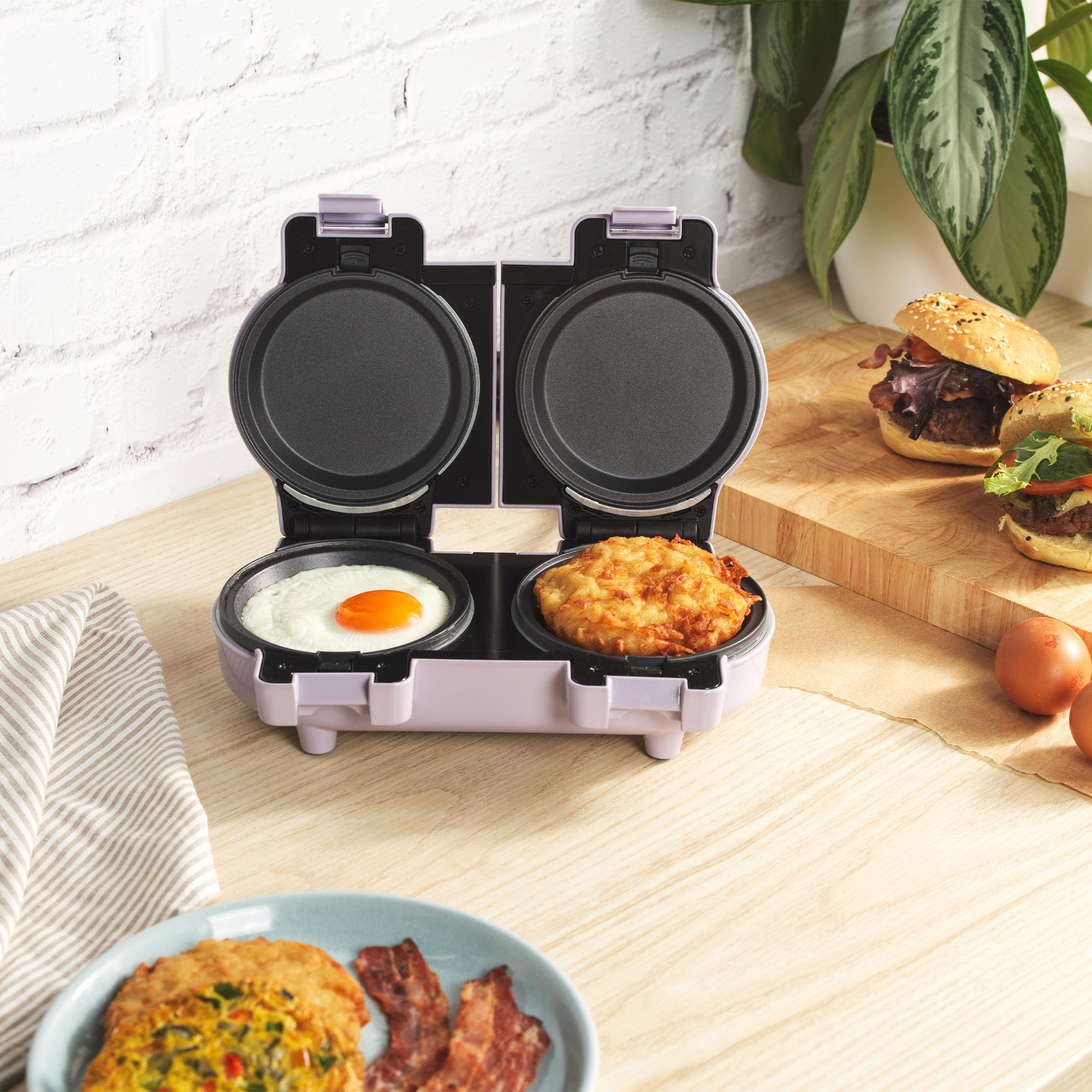 Giles & Posner Appareil de fabrication de snacks– plaques de cuisson amovibles antiadhésives, compact, inclut 4 plates pour omelettes et gâteaux, 4 à gaufres, violet pastel.