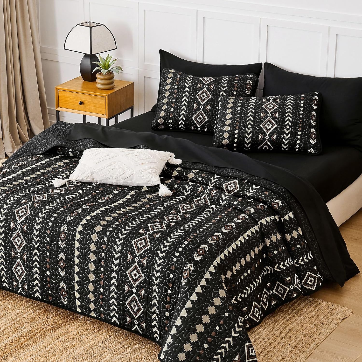 Wake In Cloud - Western Quilt Set, Boho Southwestern Aztec Rustic Farmhouse Geometric Pattern, Reversible Lightweight Bedspread Coverlet, 3 Pieces, Charcoal Black, King Size - Image 4
