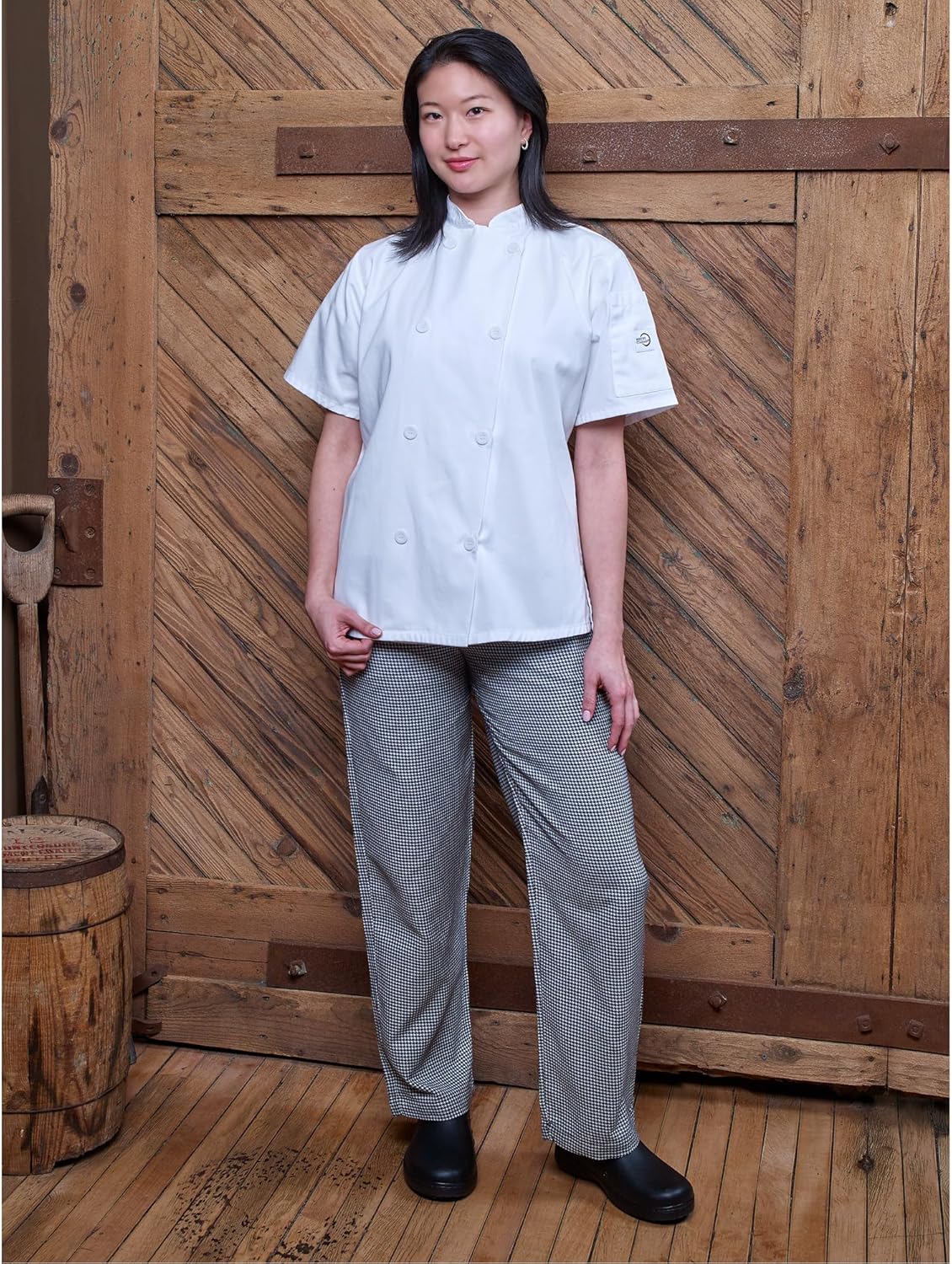 Mercer Culinary M61022WH1X Genesis Men's Short Sleeve Chef Jacket with Cloth Knot Buttons, X-Large, White - Image 13