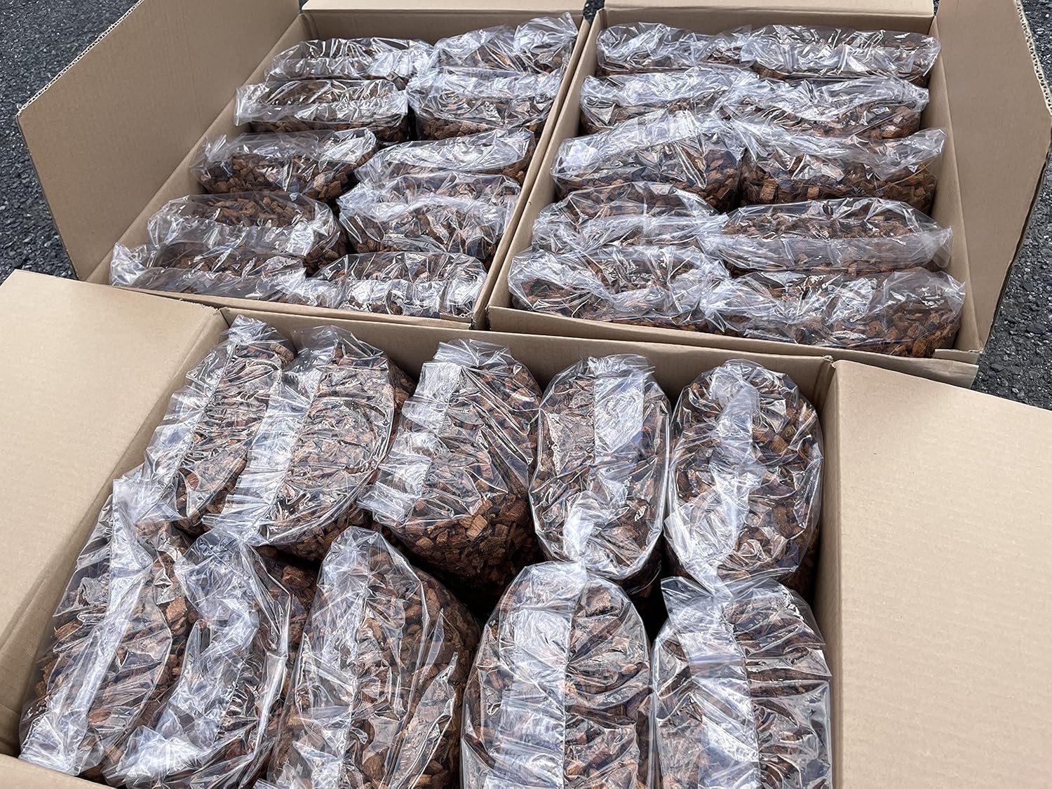 【大量】リクガメ等爬虫類の床材 ヤシガラ200L マット ハスクチップ 業務用ハスクチップ 200L 爬虫類用 底床 マット 180サイズ | チャーム