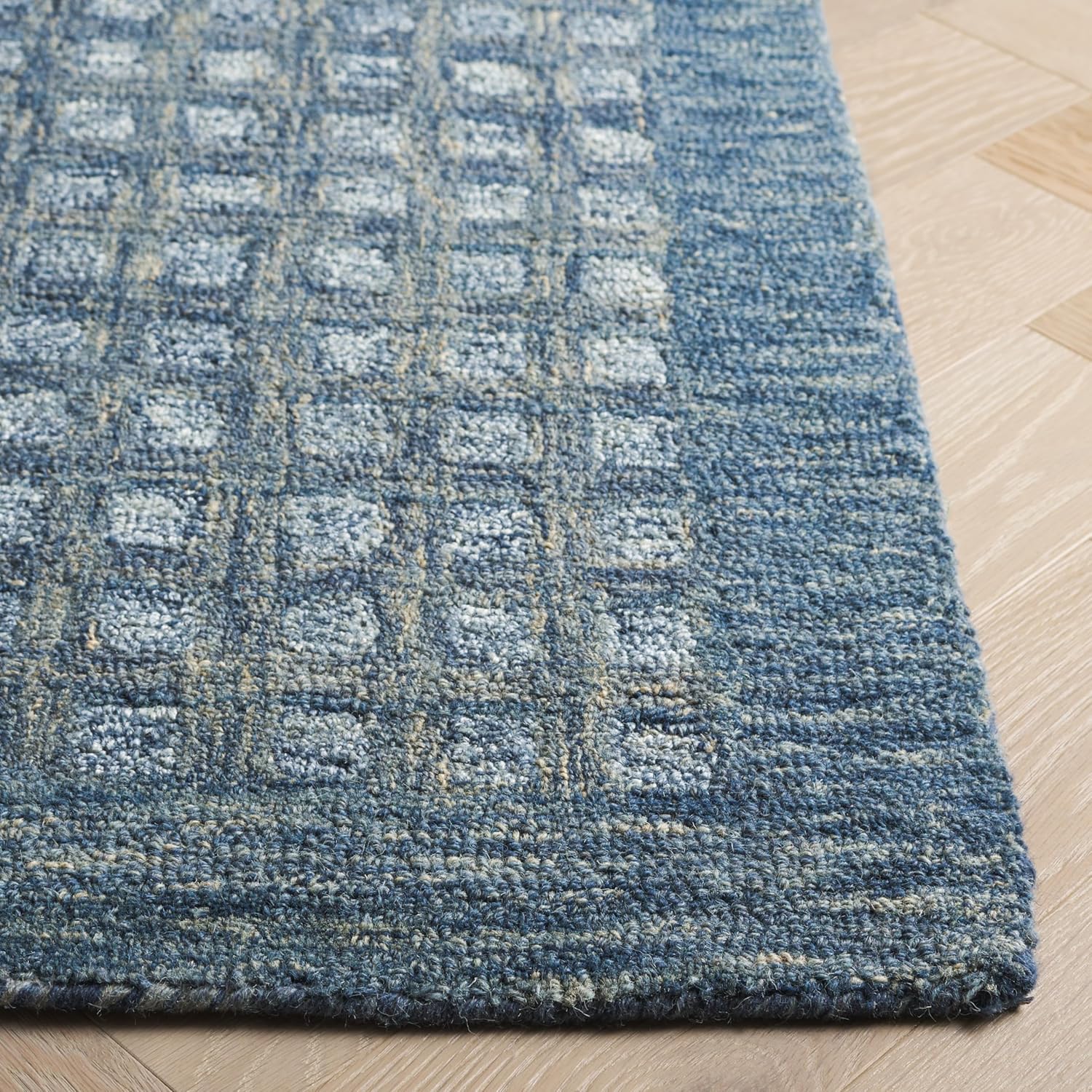 Safavieh Abstract Collection Area Rug - 6' x 9', Blue, Handmade Wool, Ideal for Living Room, Bedroom, Dining Room (ABT253M-6)