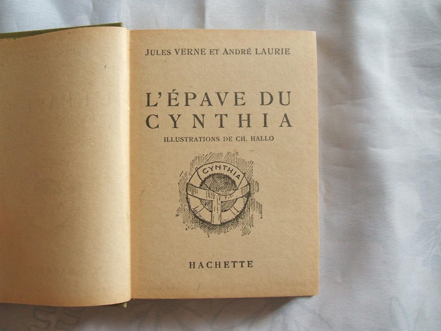 L'épave du cynthia      Hardcover – January 1, 1946