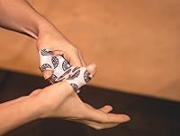 Vista 9 de Cinta adhesiva prémium Goat Tape para levantamiento de pesas y otros deportes, negro y amarillo, 1