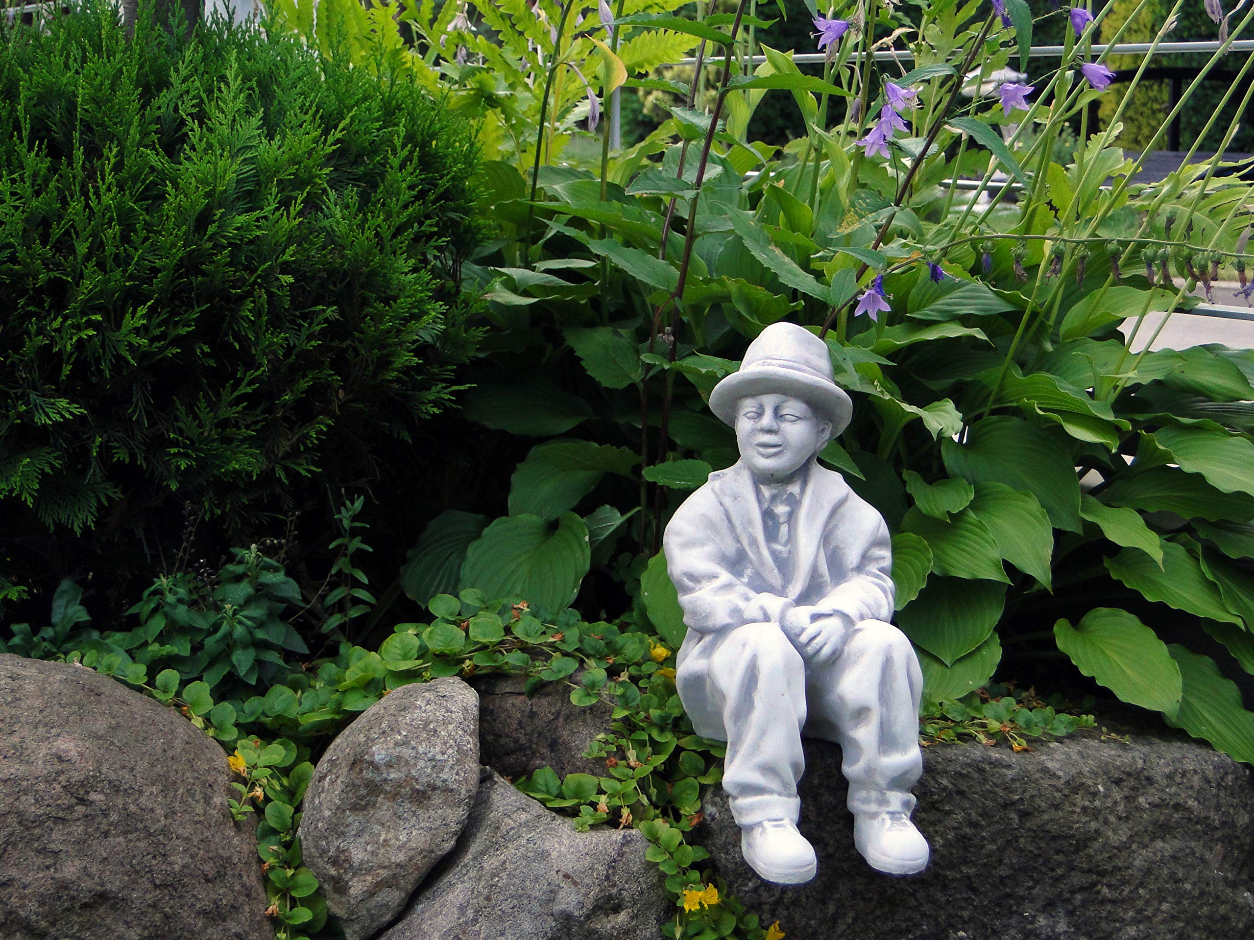 gartendekoparadies.de Personaggio uomo e donna sulla panchina sedile, statuetta in pietra, altezza 43 cm, 24 kg, grigio, resistente al gelo in pietra per esterni