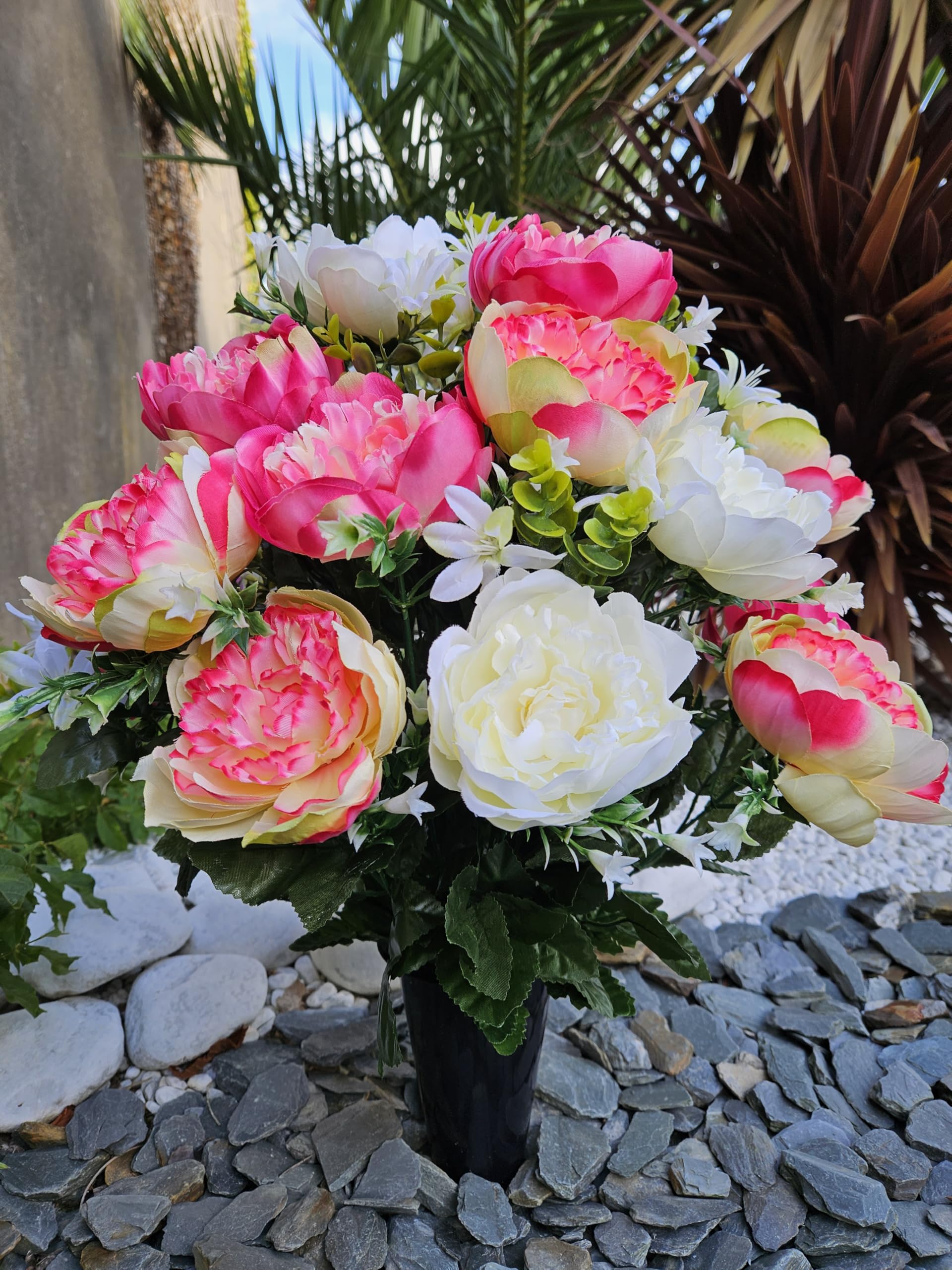 Composition De Fleurs Artificielles en Cône Lesté Ciment pour Une Parfaite Tenue De Votre Bouquet De Fleurs. Dimension - Hauteur/54cm.