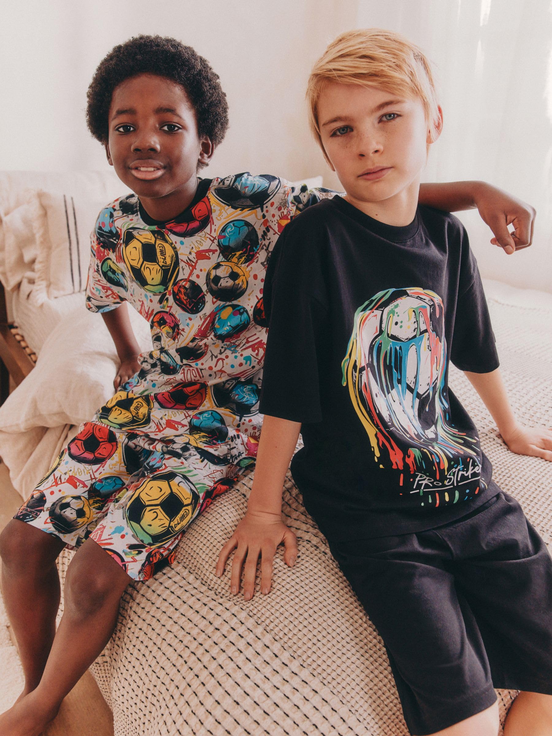 NEXT Niños Futbol Pack de 2 Pijamas con Pantalones Cortos 100% algodón